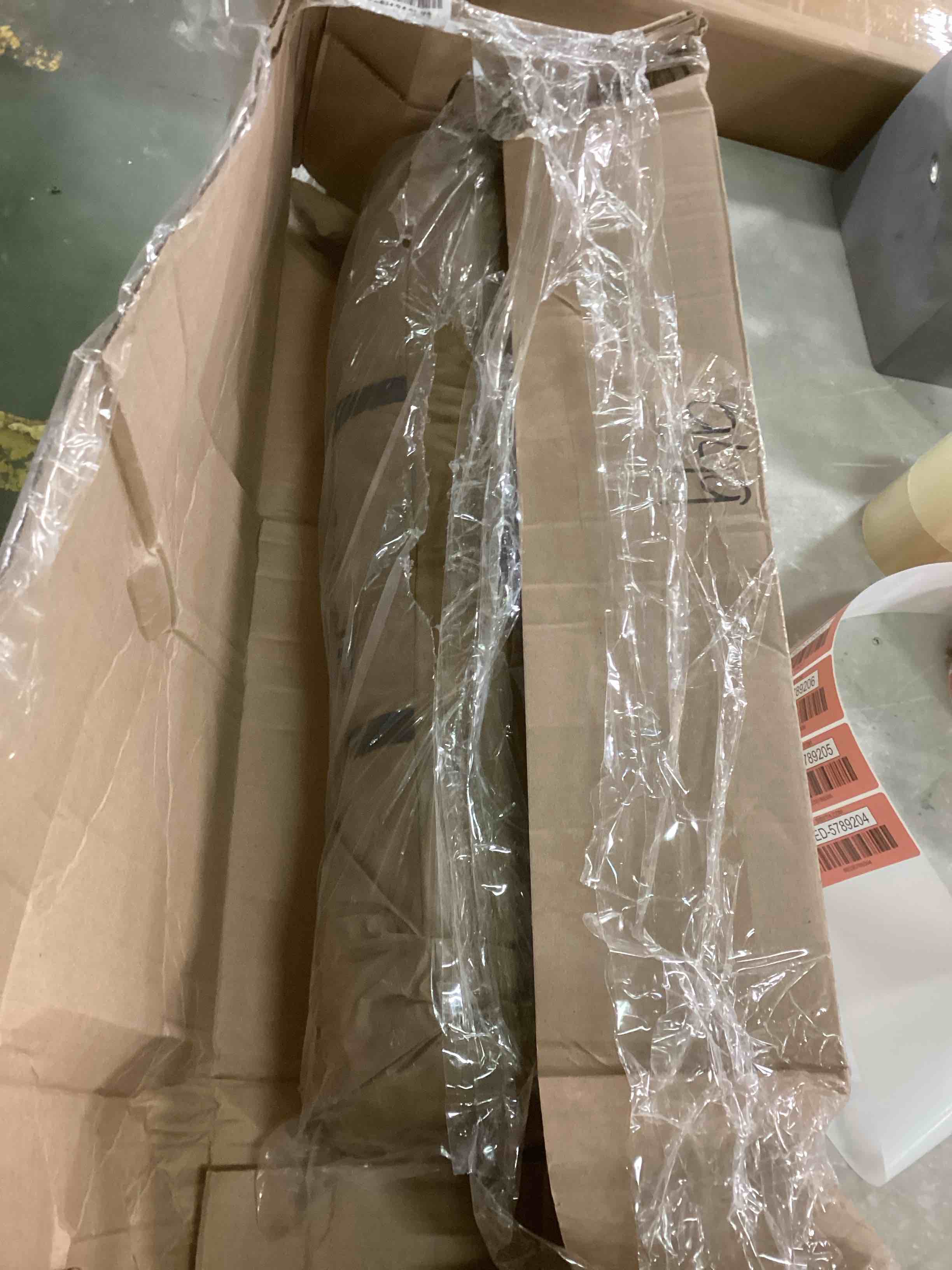 https://s3.amazonaws.com/lotting-images-prod/bidfta/RED5789204_1706617420244.jpeg