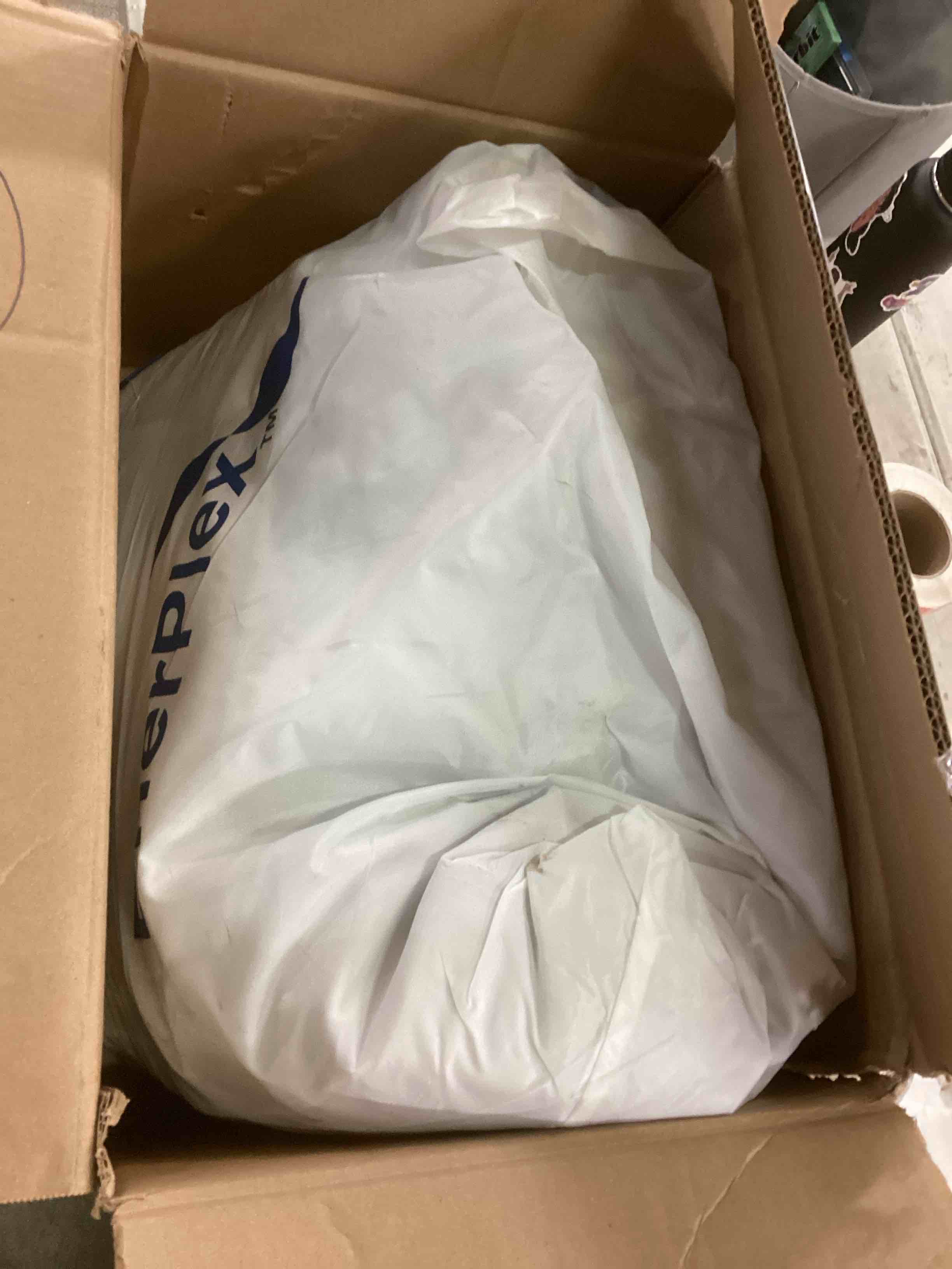 https://s3.amazonaws.com/lotting-images-prod/bidfta/RED5789314_1706629884548.jpeg