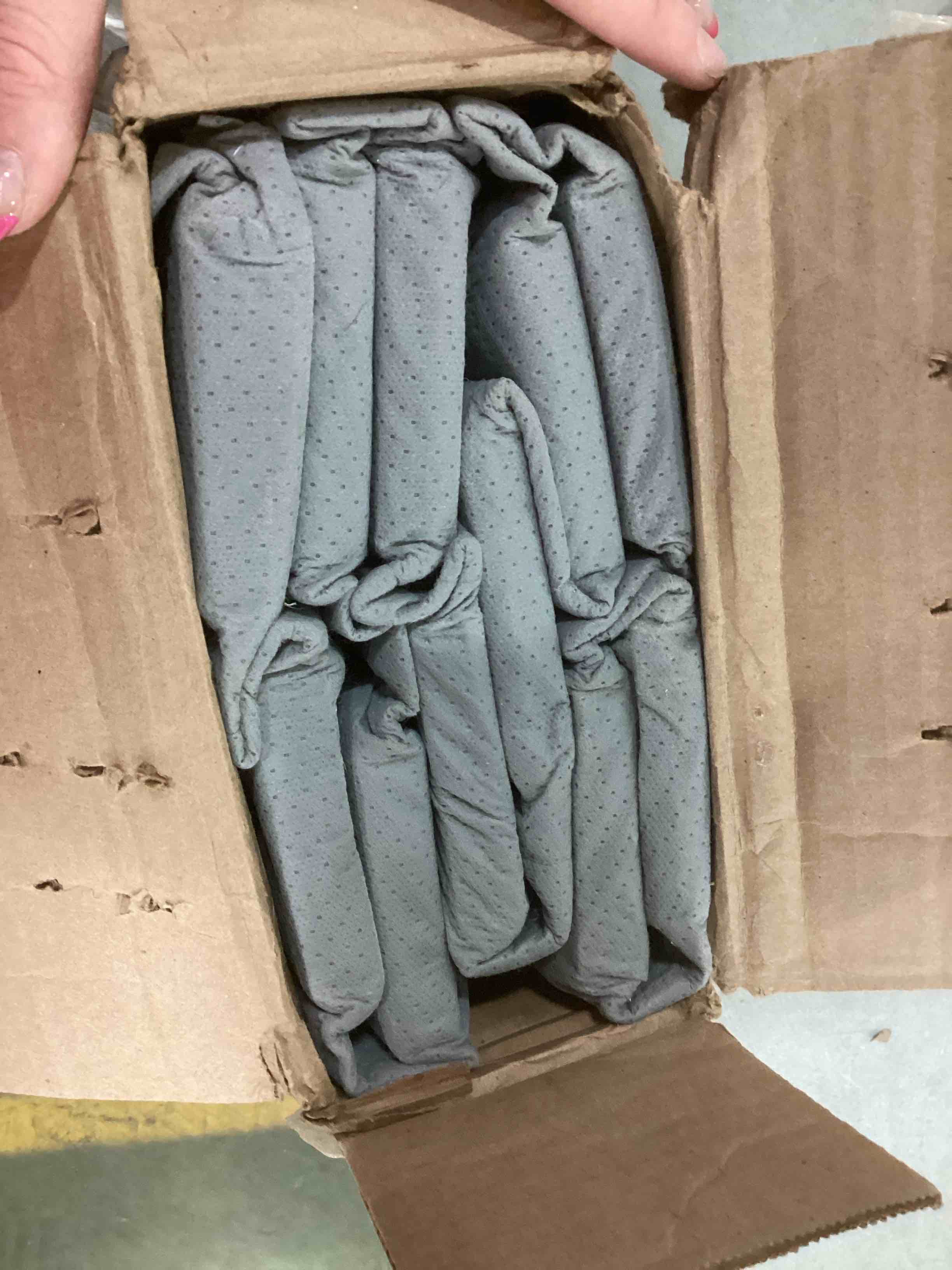 https://s3.amazonaws.com/lotting-images-prod/bidfta/RED5790033_1706878753325.jpeg