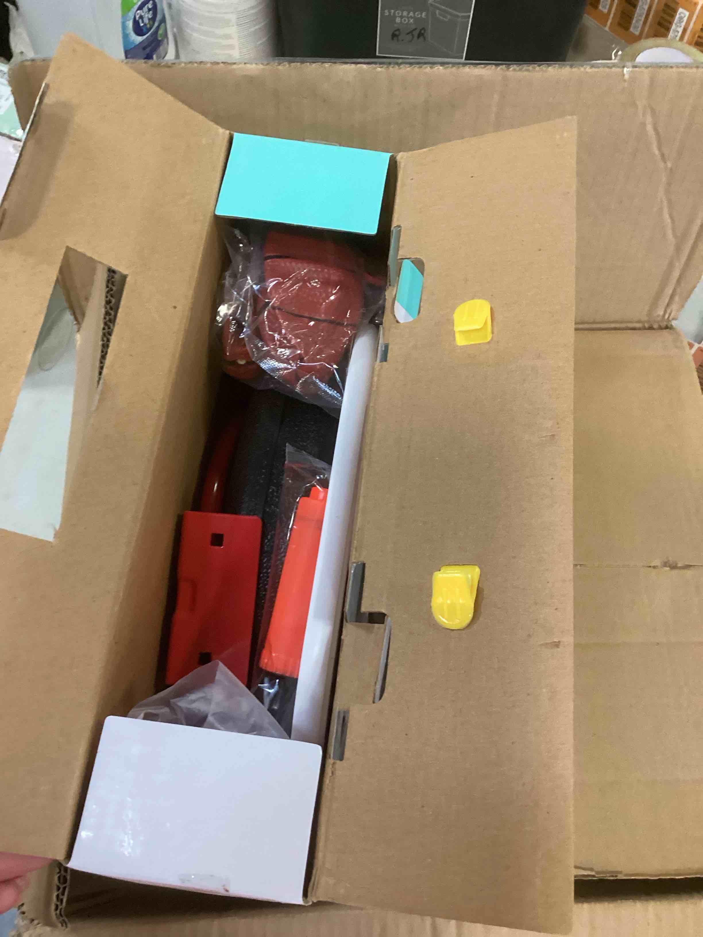 https://s3.amazonaws.com/lotting-images-prod/bidfta/RED5790224_1706905367153.jpeg