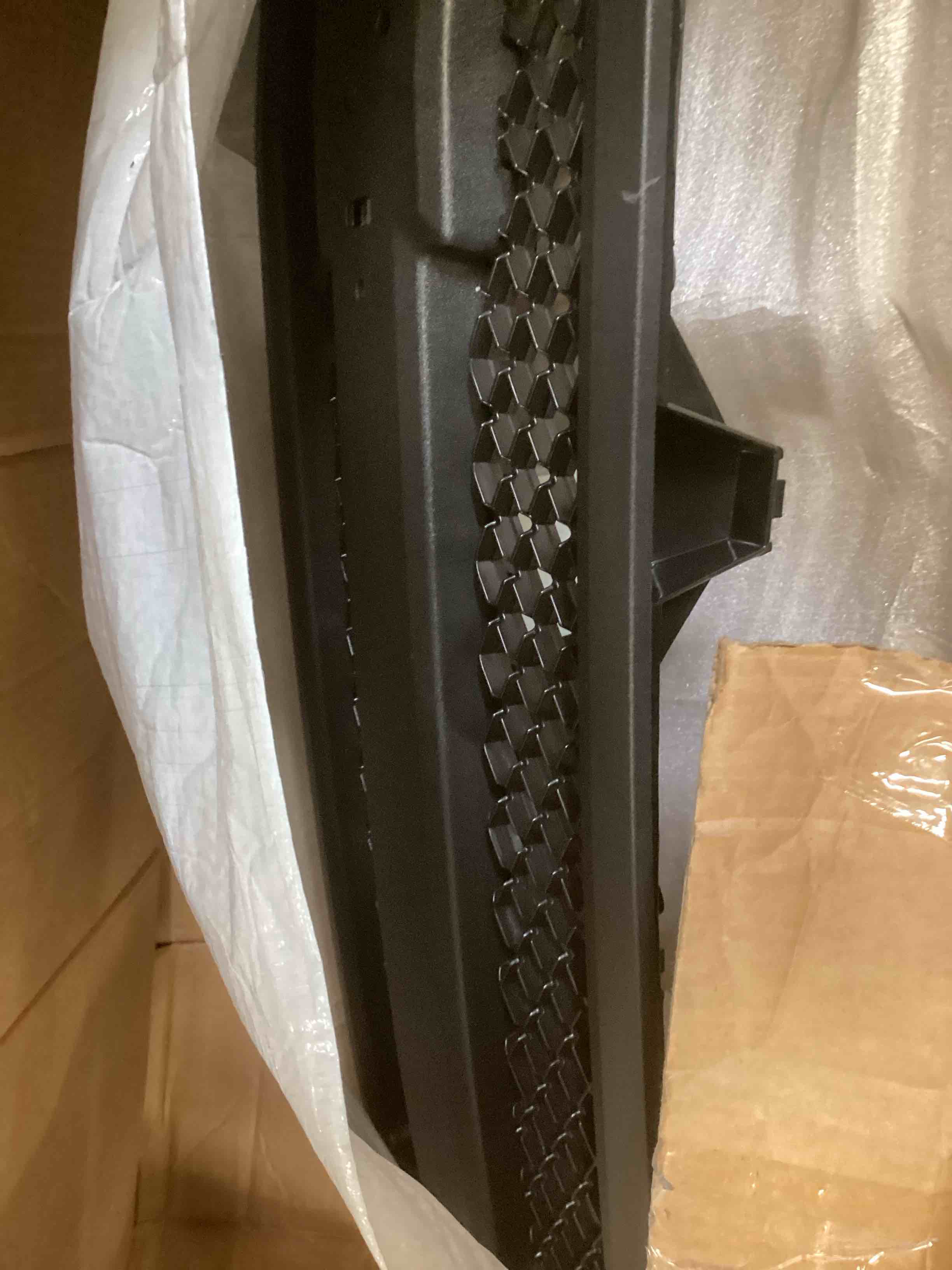 grille matte black w/ black textured frame Silverado 1500 07-11; hybrid 12-13