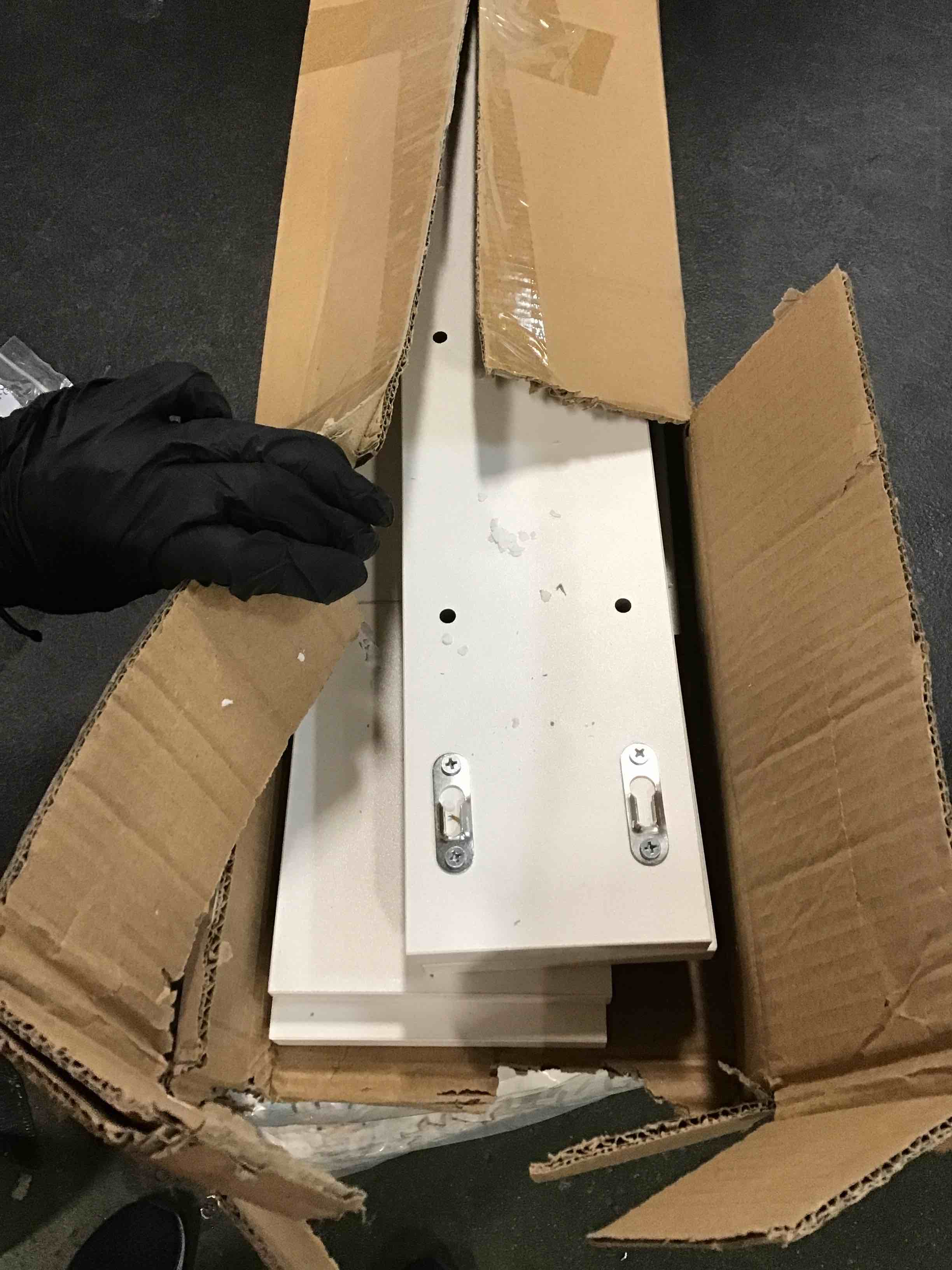 https://s3.amazonaws.com/lotting-images-prod/bidfta/RED5790626_1706210893908.jpeg