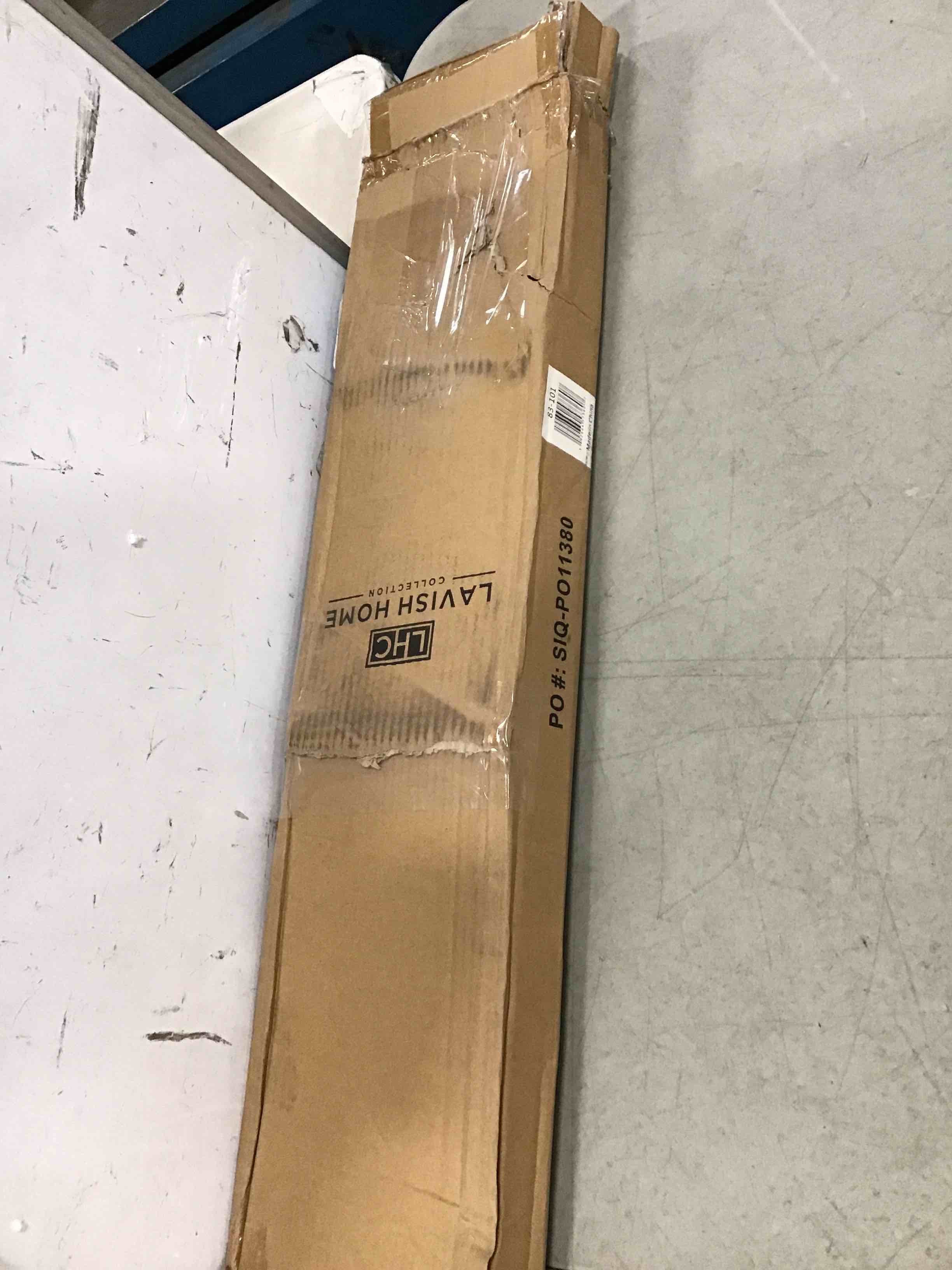 https://s3.amazonaws.com/lotting-images-prod/bidfta/RED5790994_1706552600291.jpeg