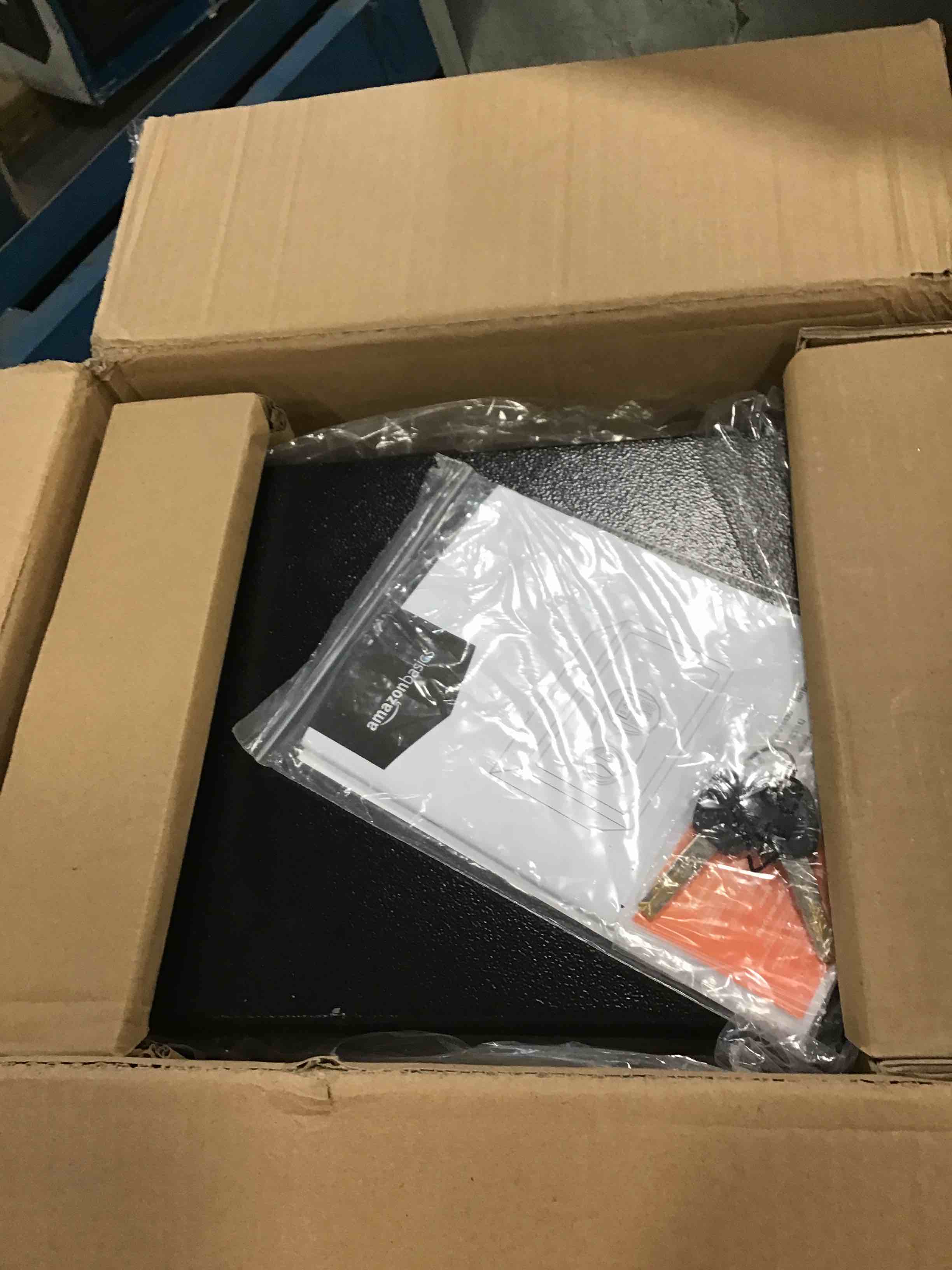 https://s3.amazonaws.com/lotting-images-prod/bidfta/RED5791105_1706619885488.jpeg