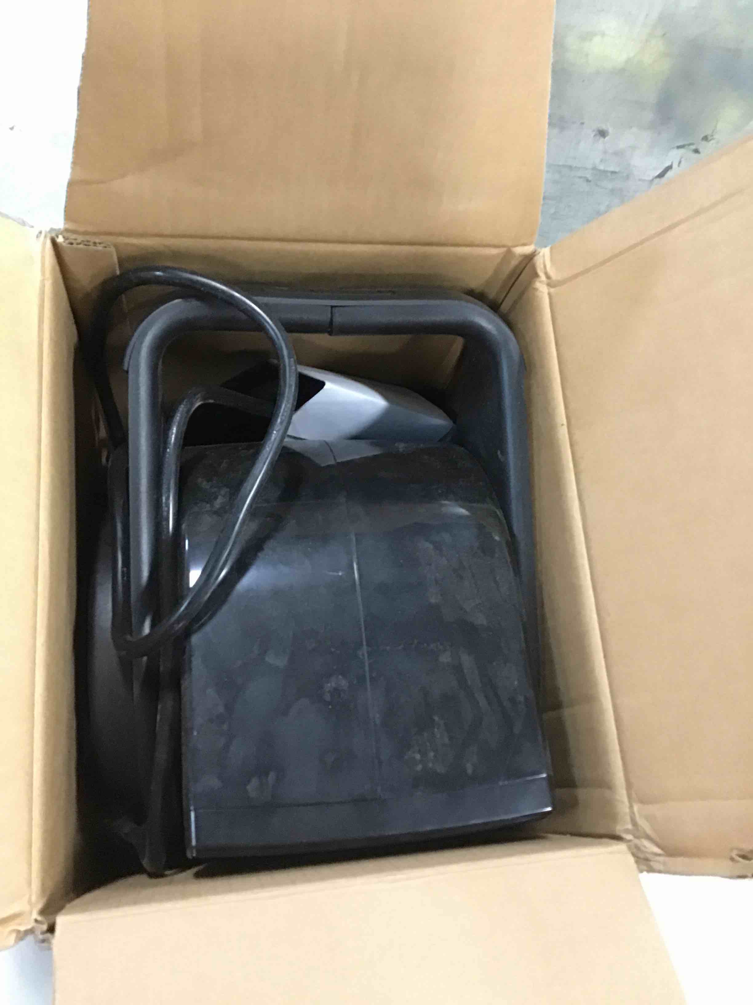 https://s3.amazonaws.com/lotting-images-prod/bidfta/RED5791166_1706625497122.jpeg