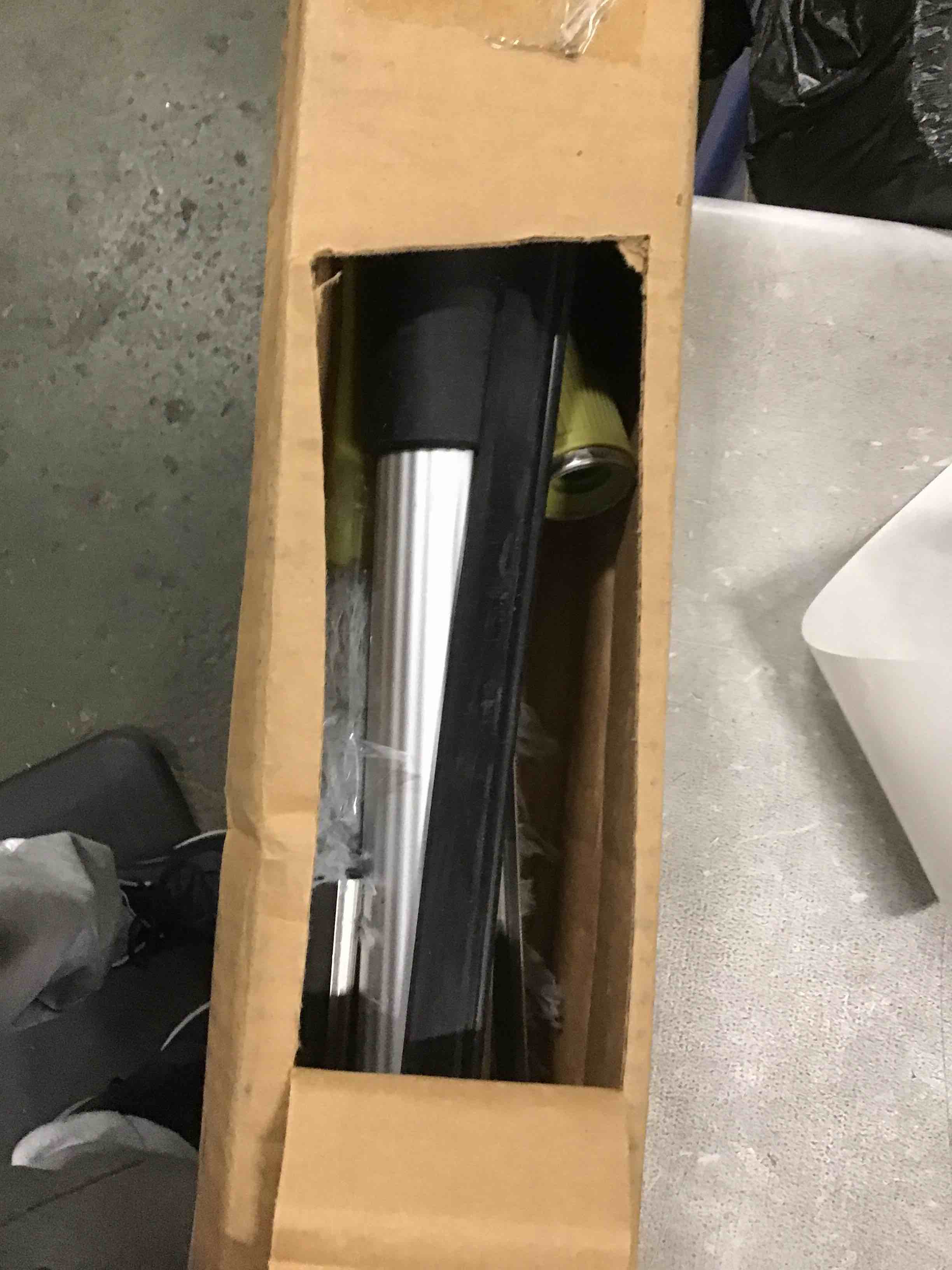 https://s3.amazonaws.com/lotting-images-prod/bidfta/RED5791434_1706707194890.jpeg