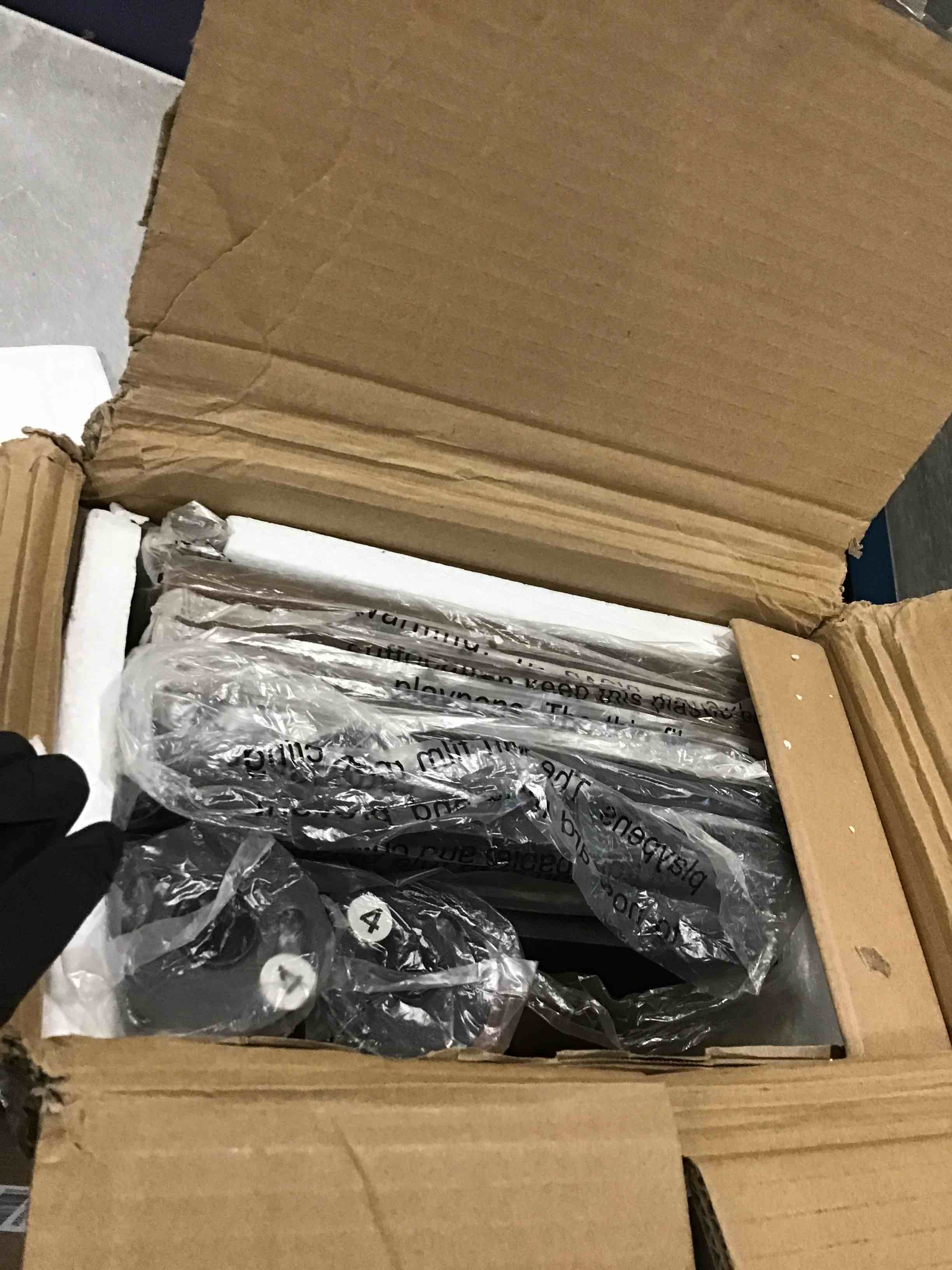 https://s3.amazonaws.com/lotting-images-prod/bidfta/RED5791596_1706728949089.jpeg
