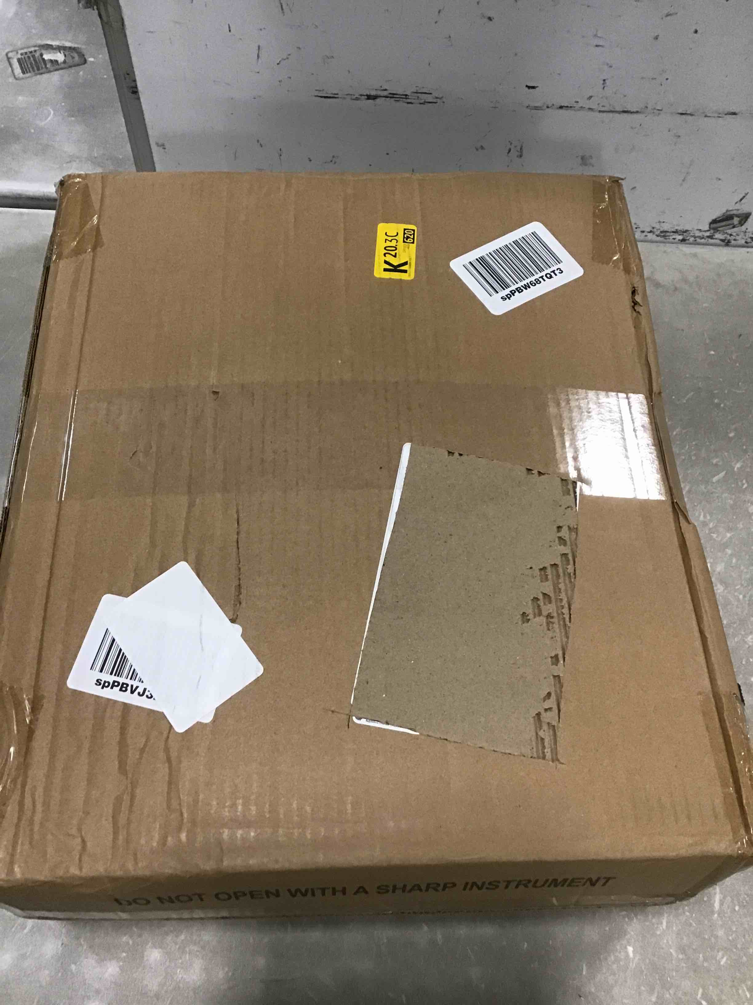 https://s3.amazonaws.com/lotting-images-prod/bidfta/RED5791650_1706791785822.jpeg