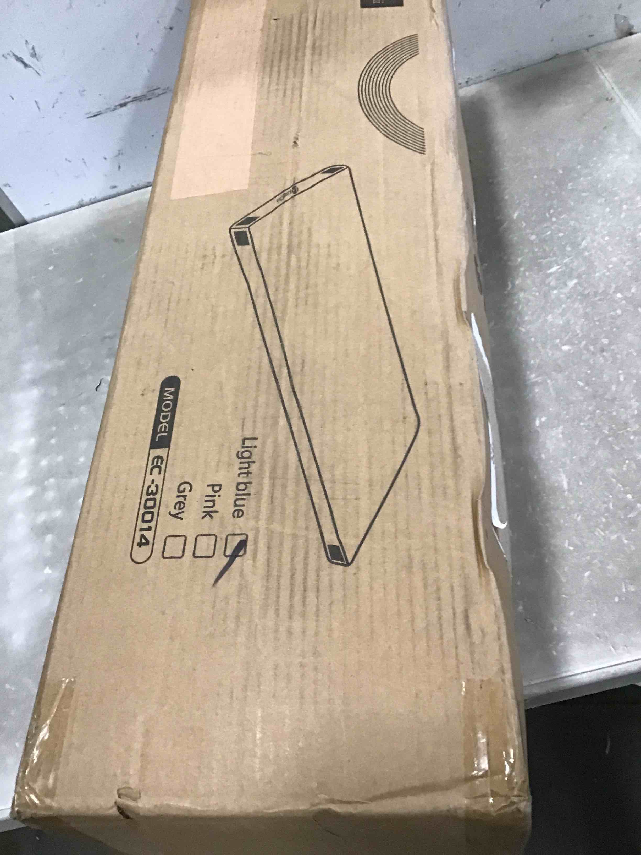 https://s3.amazonaws.com/lotting-images-prod/bidfta/RED5791720_1706803404828.jpeg