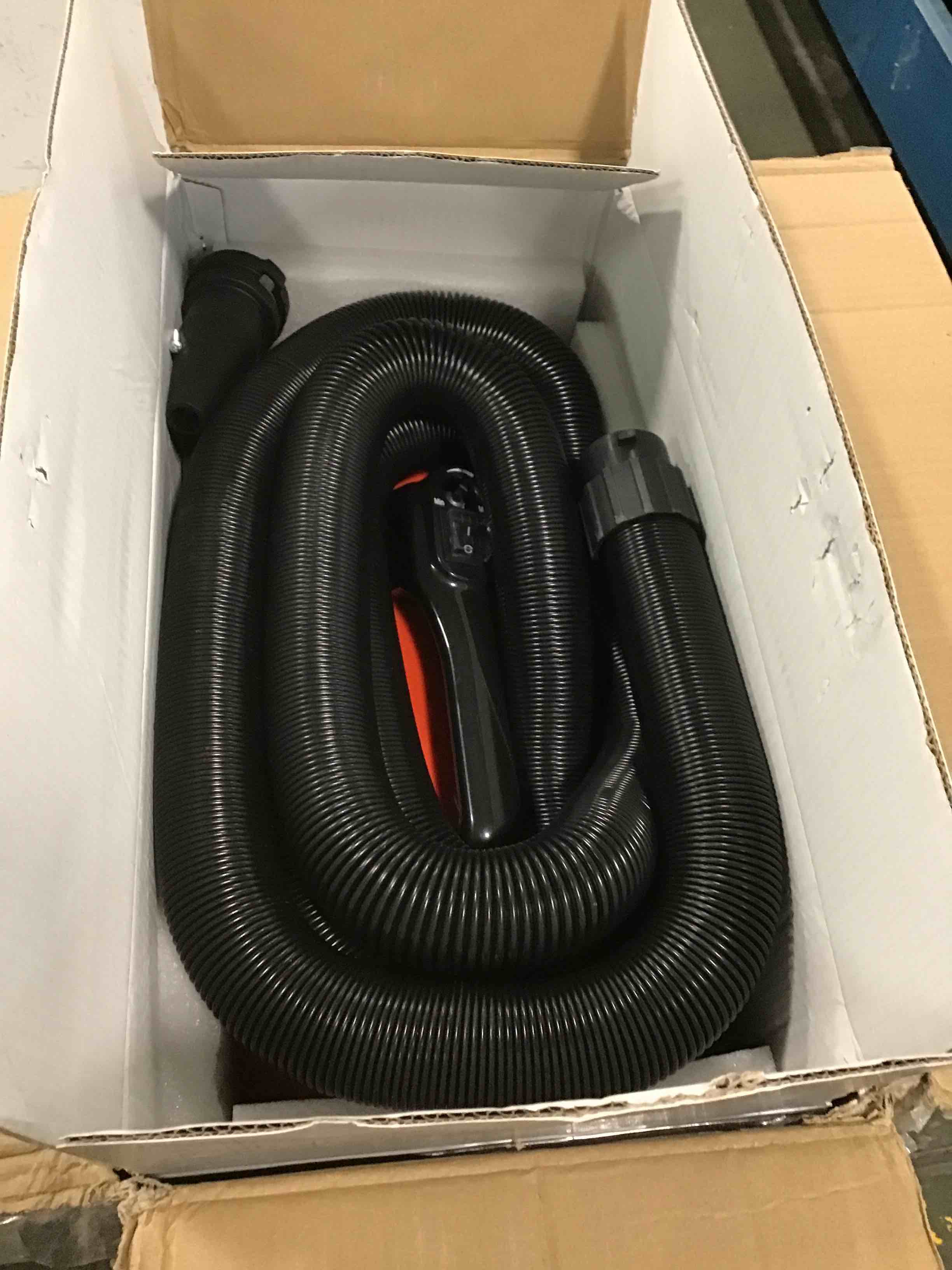 https://s3.amazonaws.com/lotting-images-prod/bidfta/RED5791877_1706878194418.jpeg