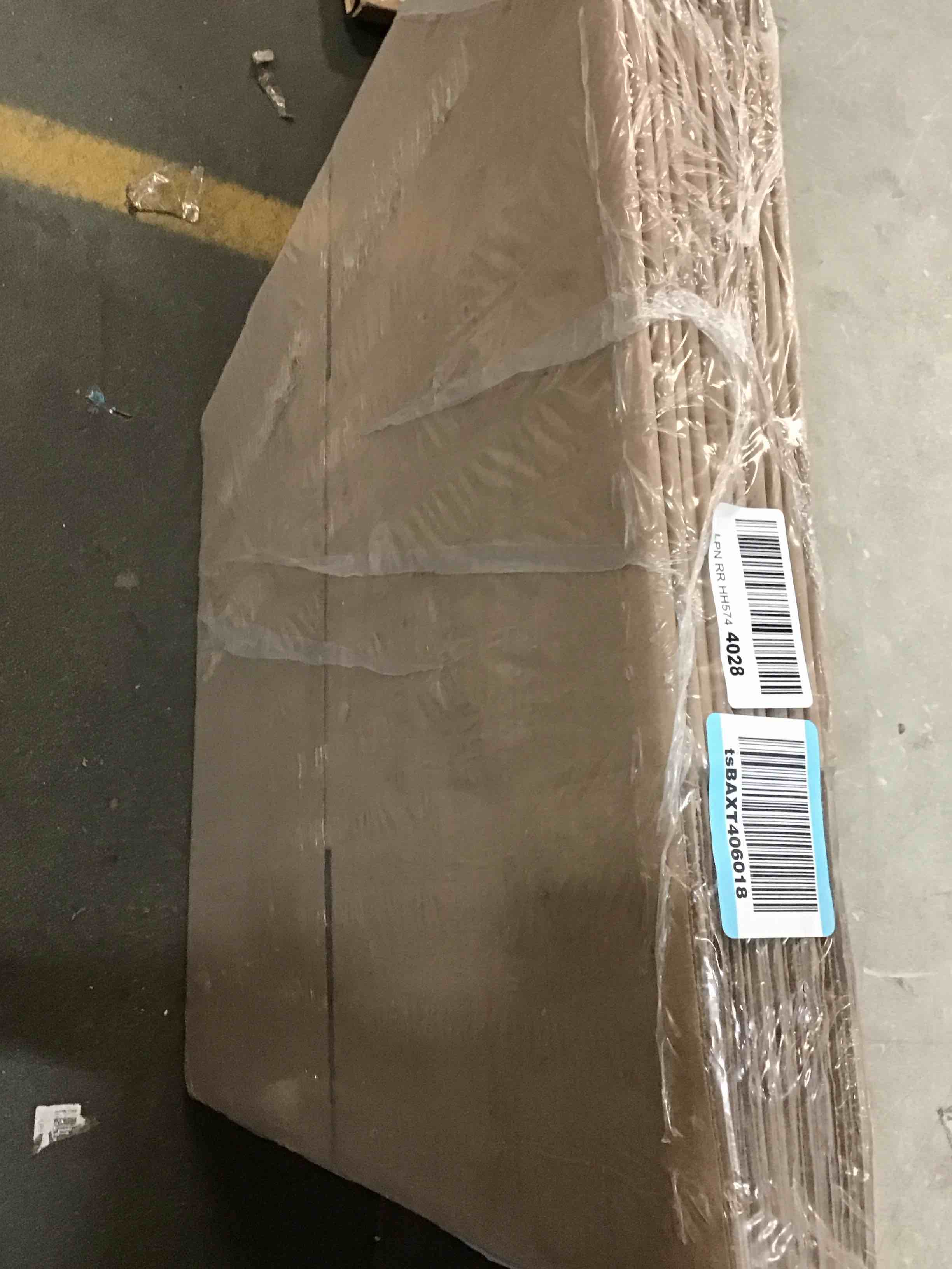 https://s3.amazonaws.com/lotting-images-prod/bidfta/RED5792363_1704378783477.jpeg
