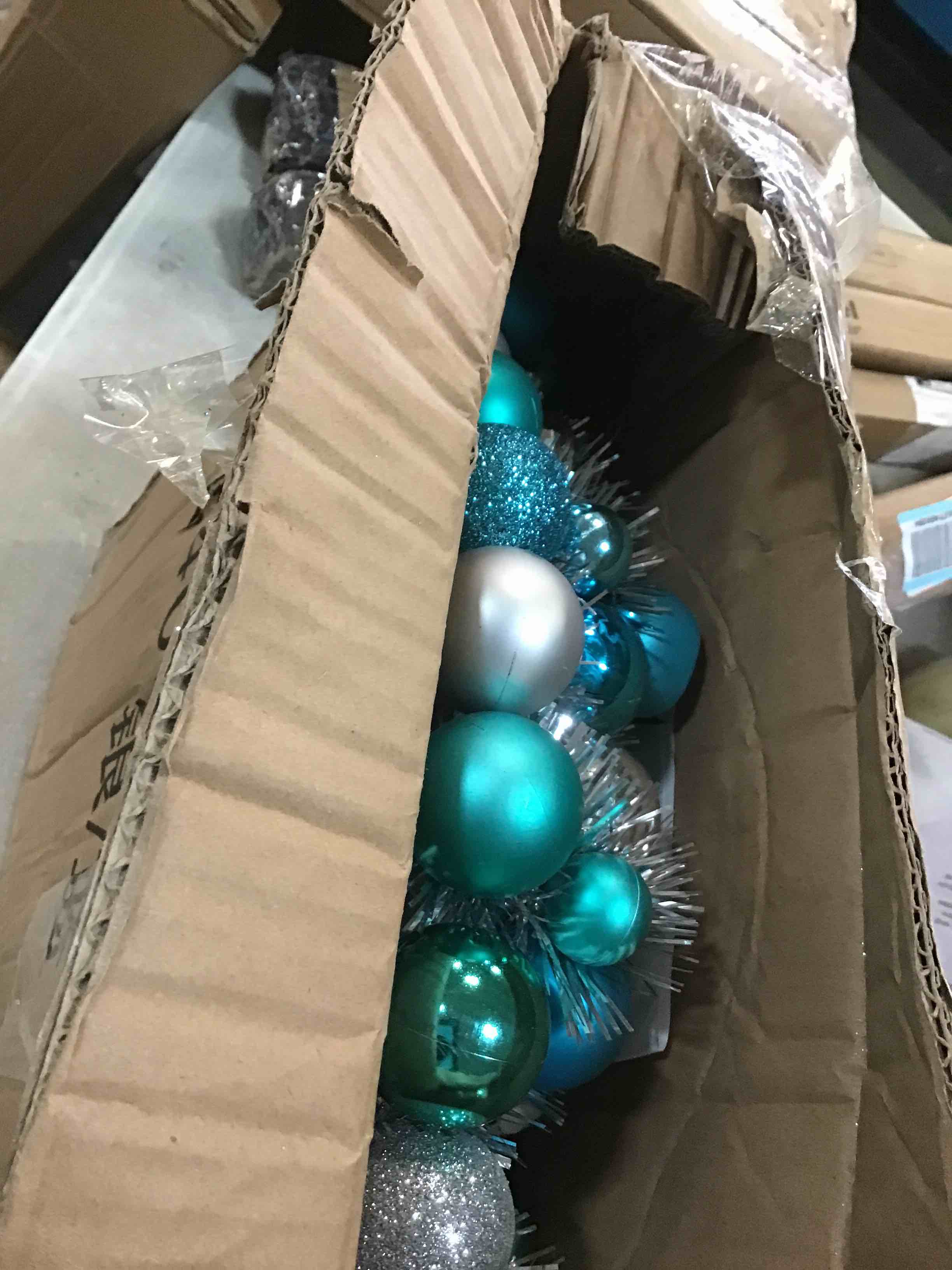 https://s3.amazonaws.com/lotting-images-prod/bidfta/RED5792462_1704394713583.jpeg