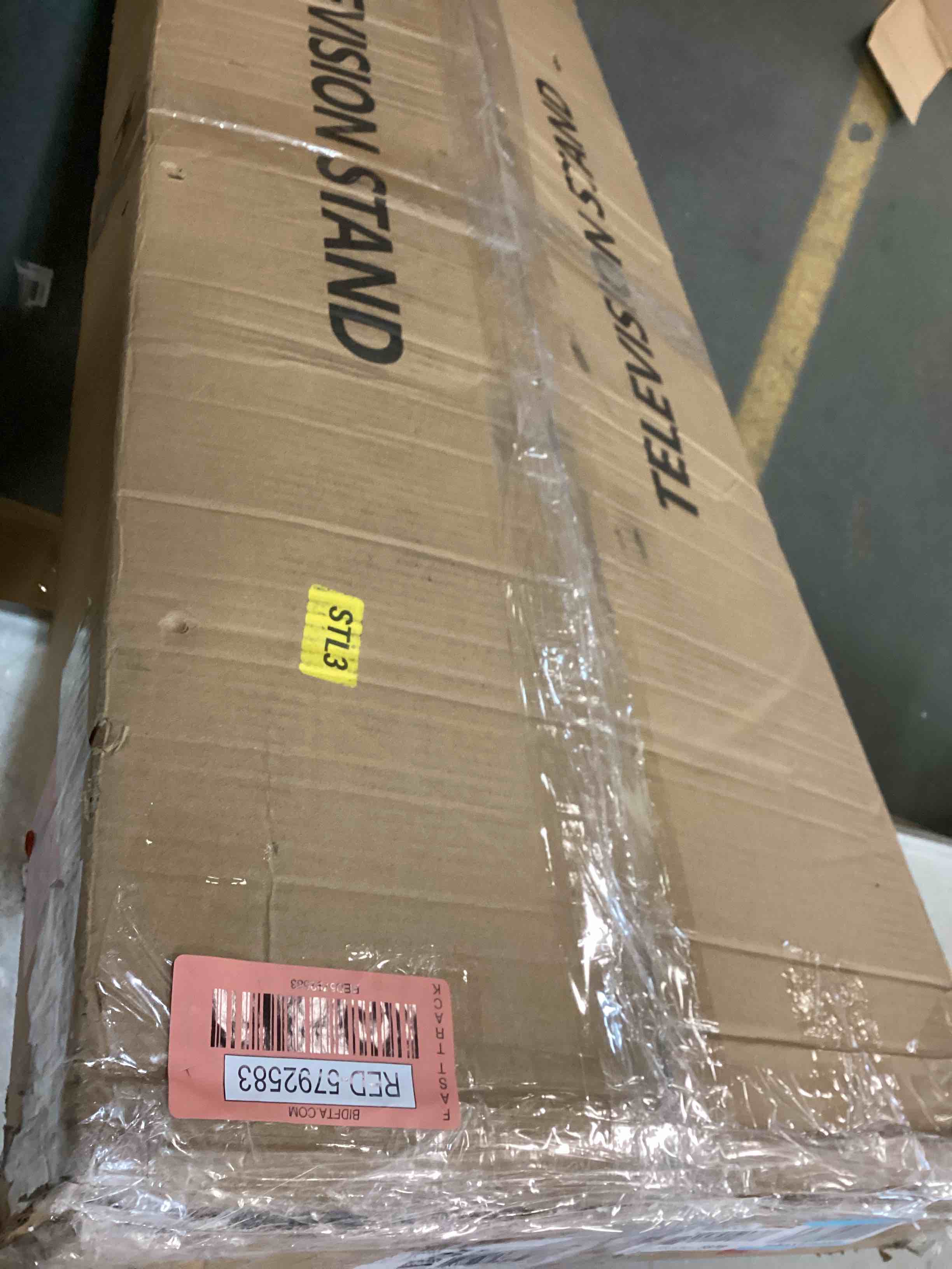 https://s3.amazonaws.com/lotting-images-prod/bidfta/RED5792583_1704466360915.jpeg