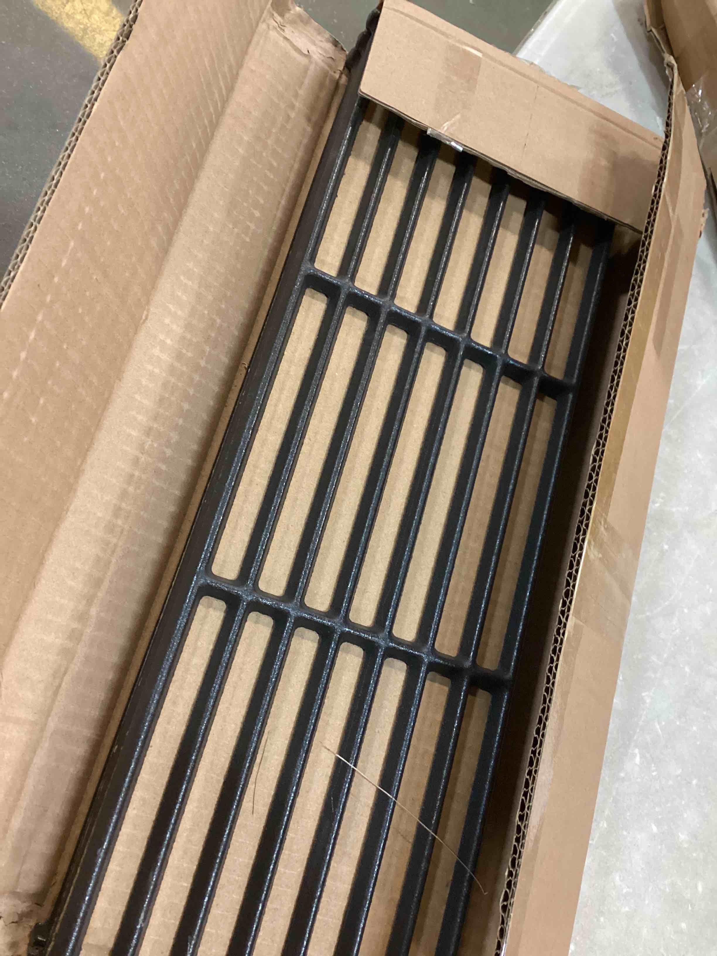 https://s3.amazonaws.com/lotting-images-prod/bidfta/RED5792704_1704485909102.jpeg