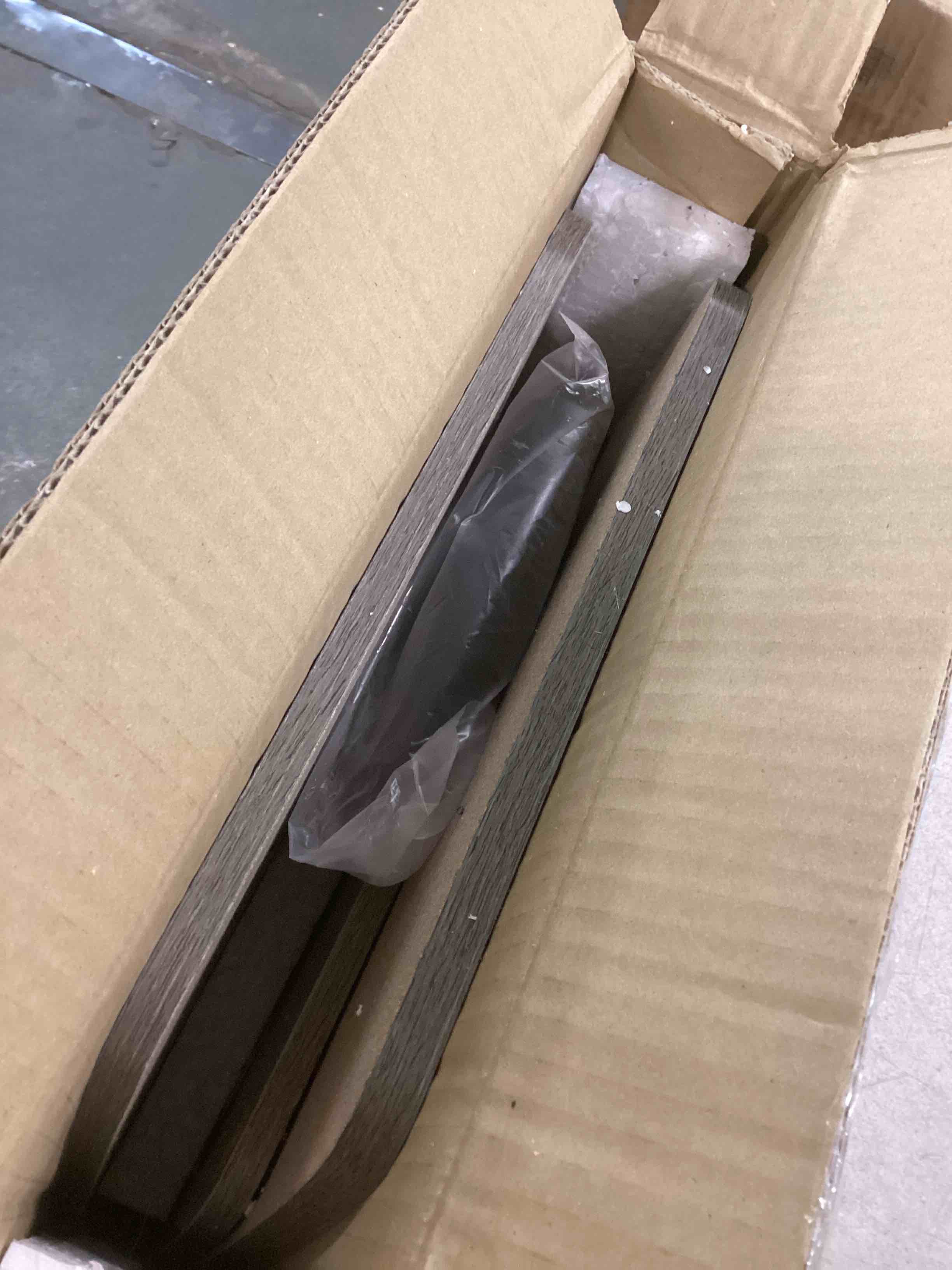 https://s3.amazonaws.com/lotting-images-prod/bidfta/RED5792775_1704547545864.jpeg