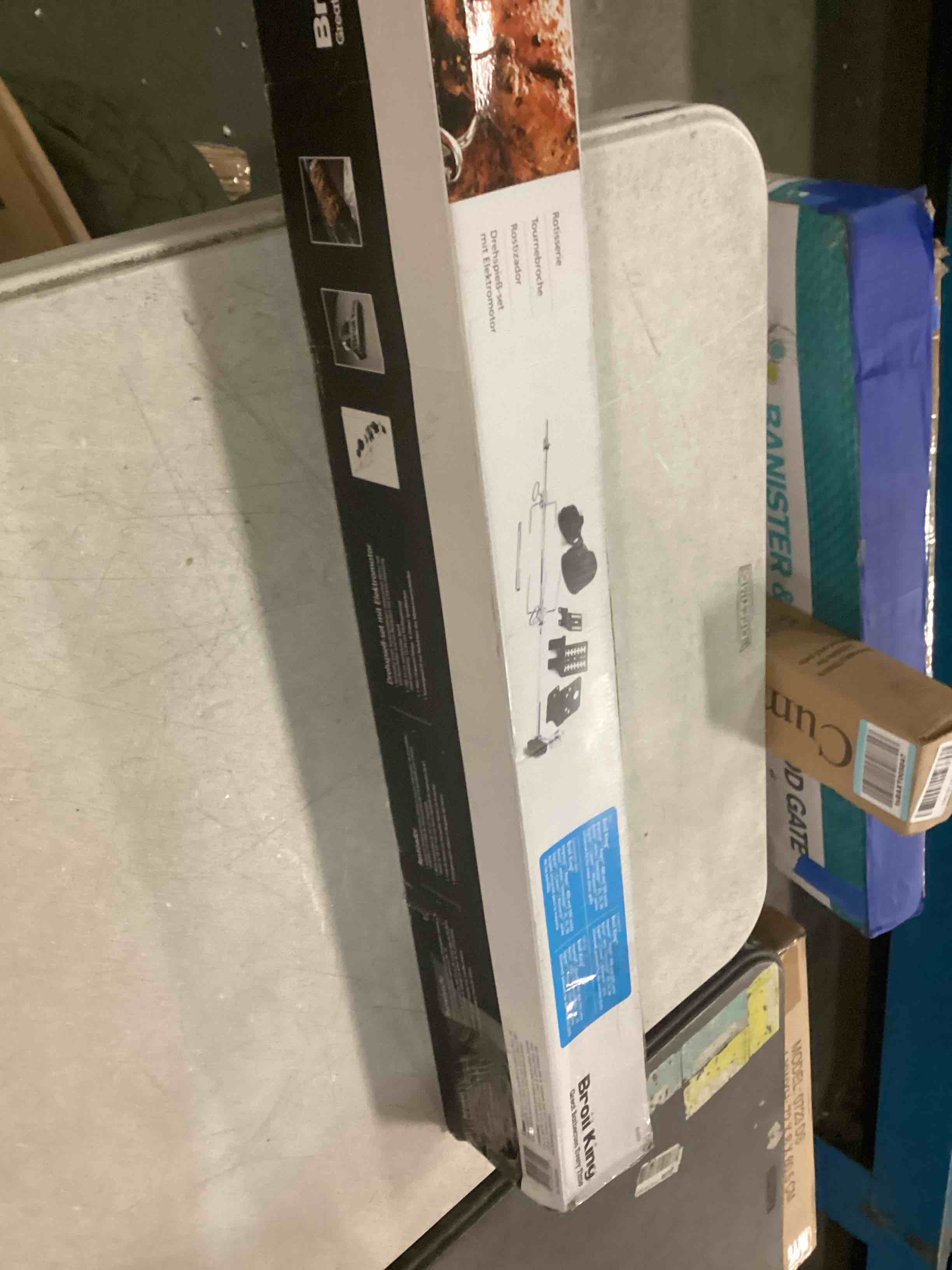 https://s3.amazonaws.com/lotting-images-prod/bidfta/RED5792797_1704549670273.jpeg