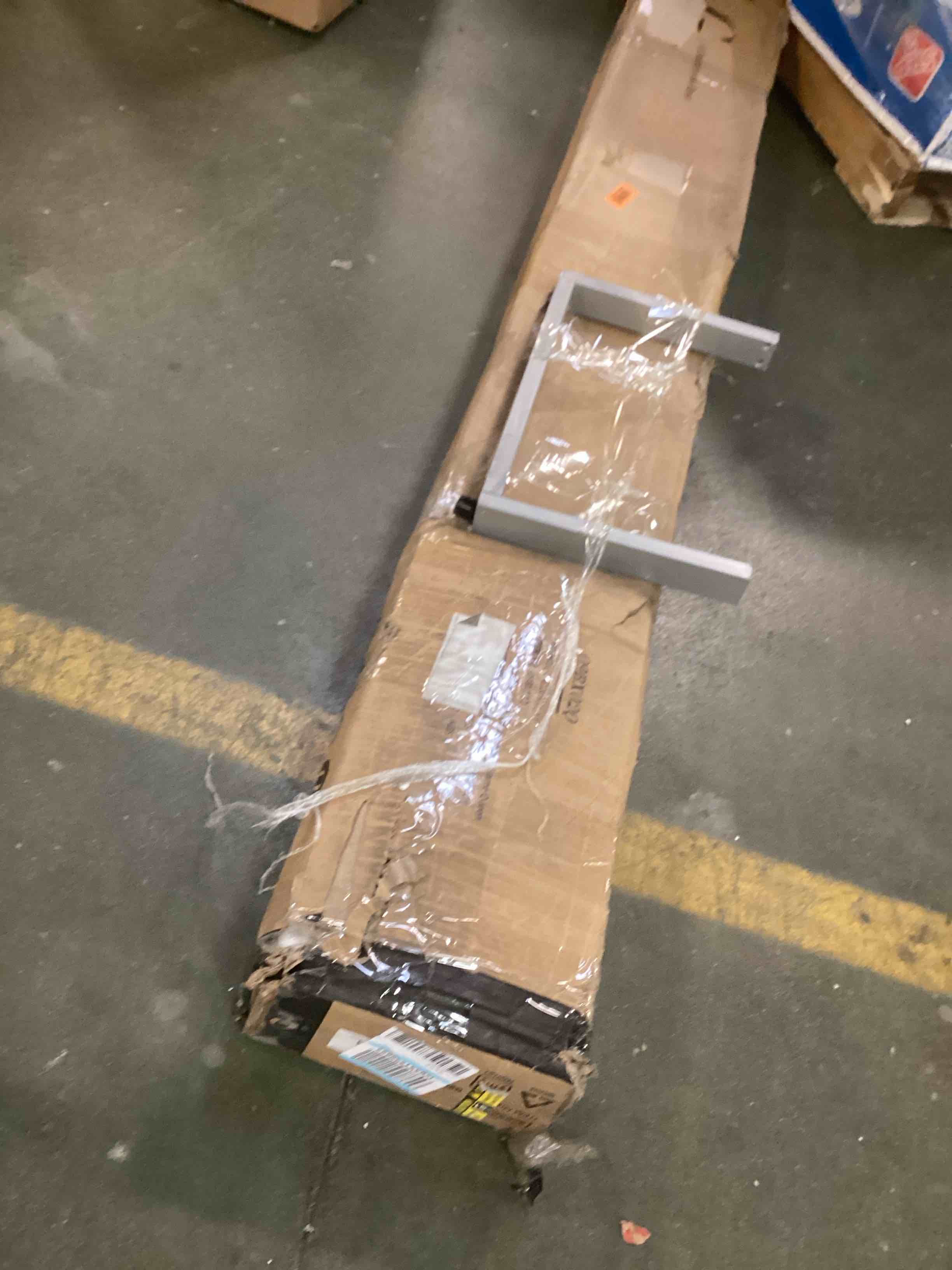 https://s3.amazonaws.com/lotting-images-prod/bidfta/RED5792829_1704554955838.jpeg