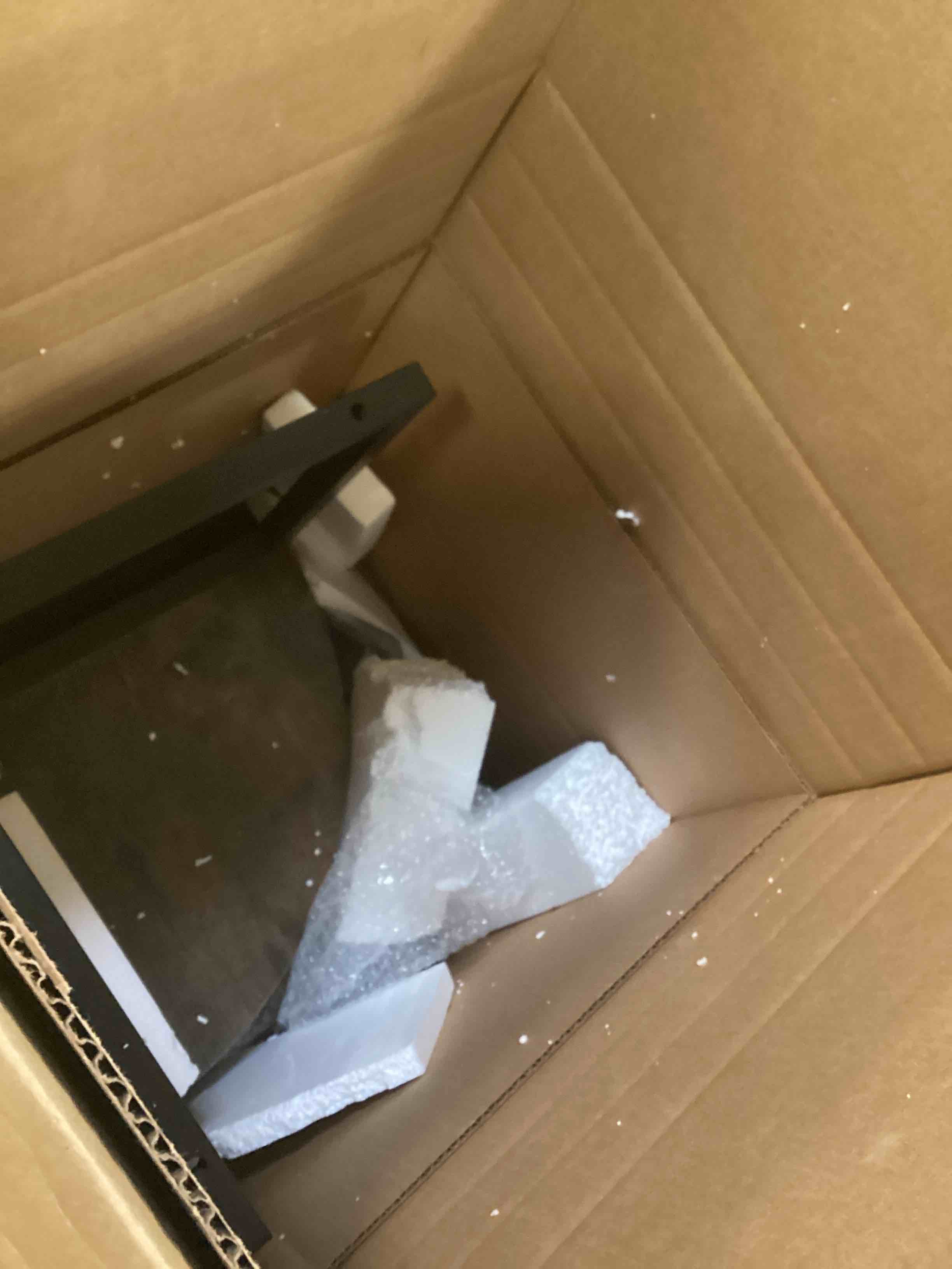 https://s3.amazonaws.com/lotting-images-prod/bidfta/RED5792857_1704558472530.jpeg