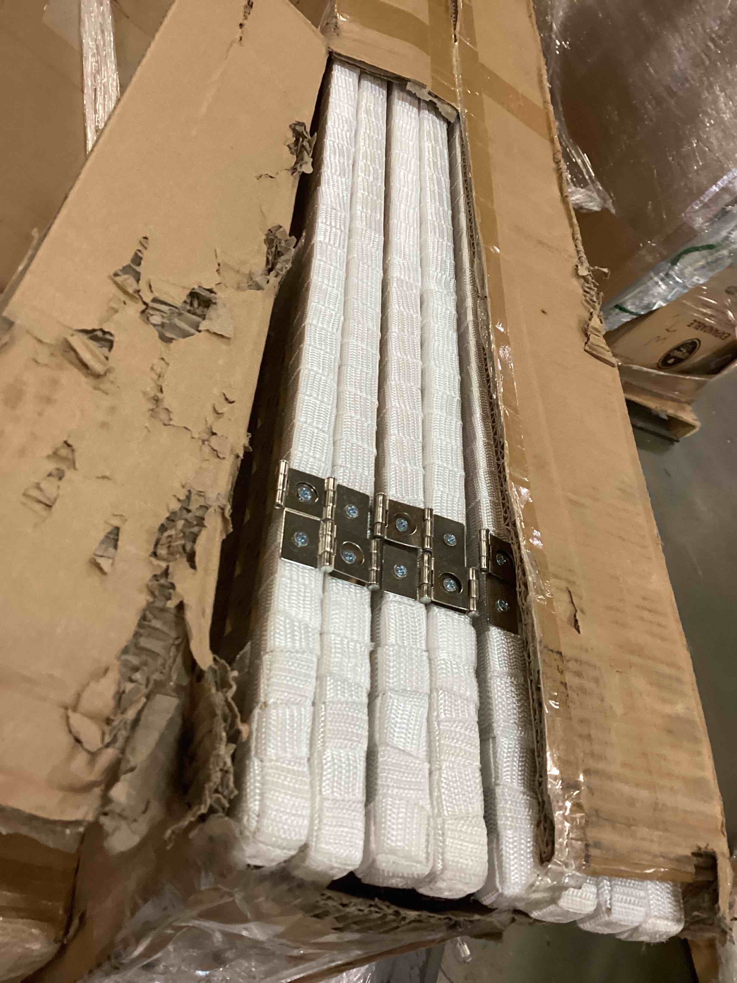 https://s3.amazonaws.com/lotting-images-prod/bidfta/RED5792951_1704724274927.jpeg