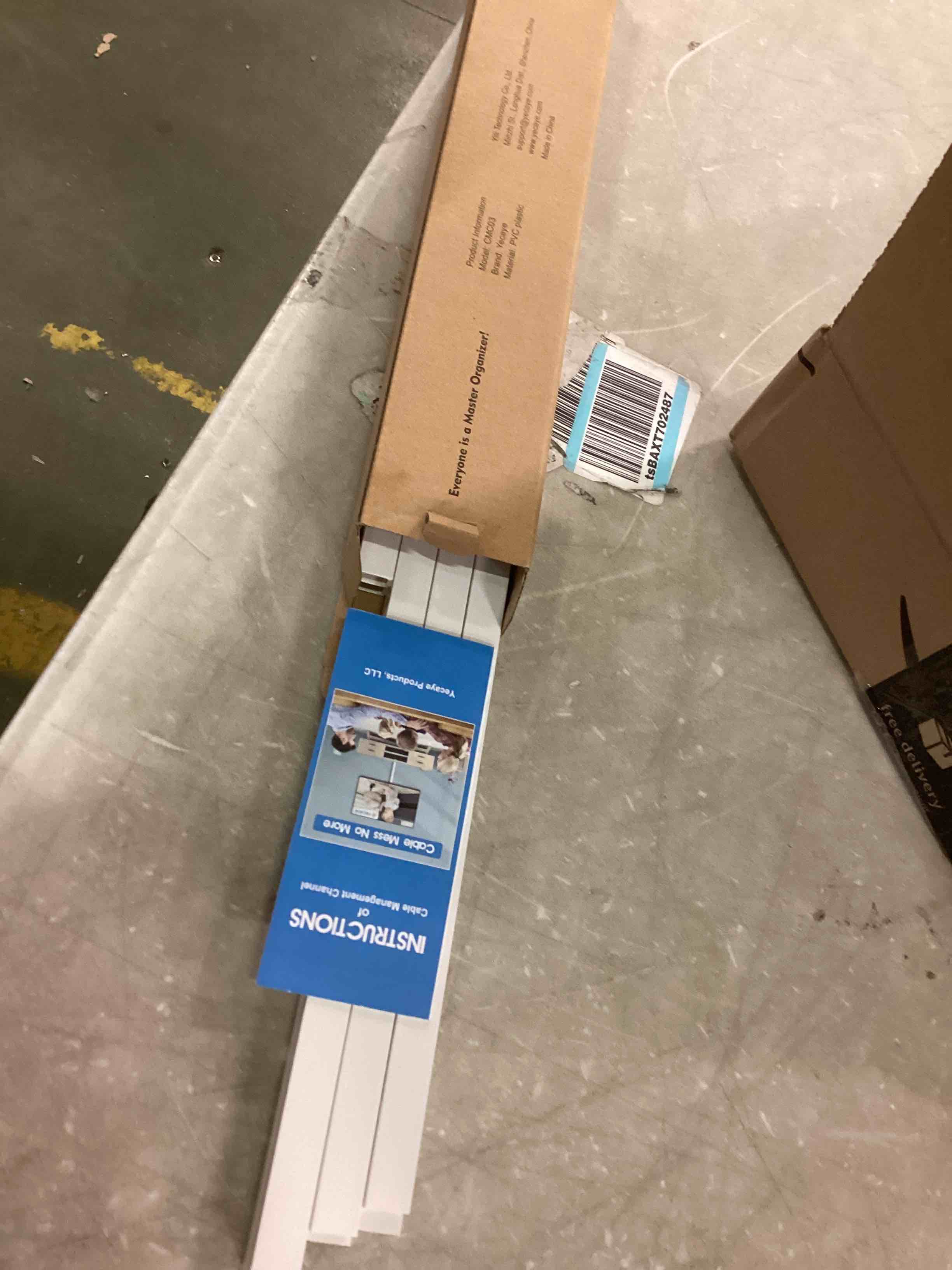 https://s3.amazonaws.com/lotting-images-prod/bidfta/RED5793422_1704977647508.jpeg