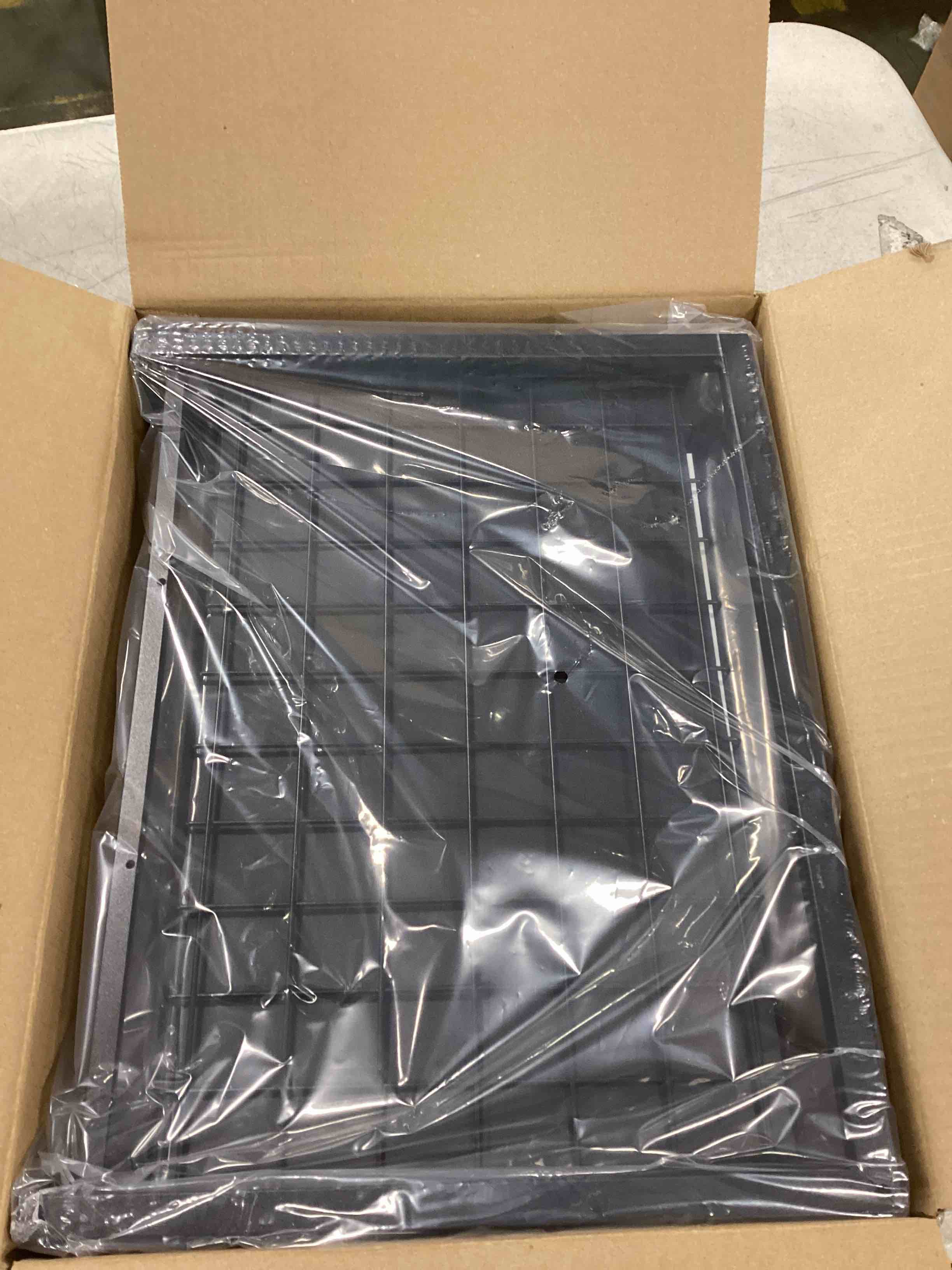https://s3.amazonaws.com/lotting-images-prod/bidfta/RED5794177_1710415084222.jpeg