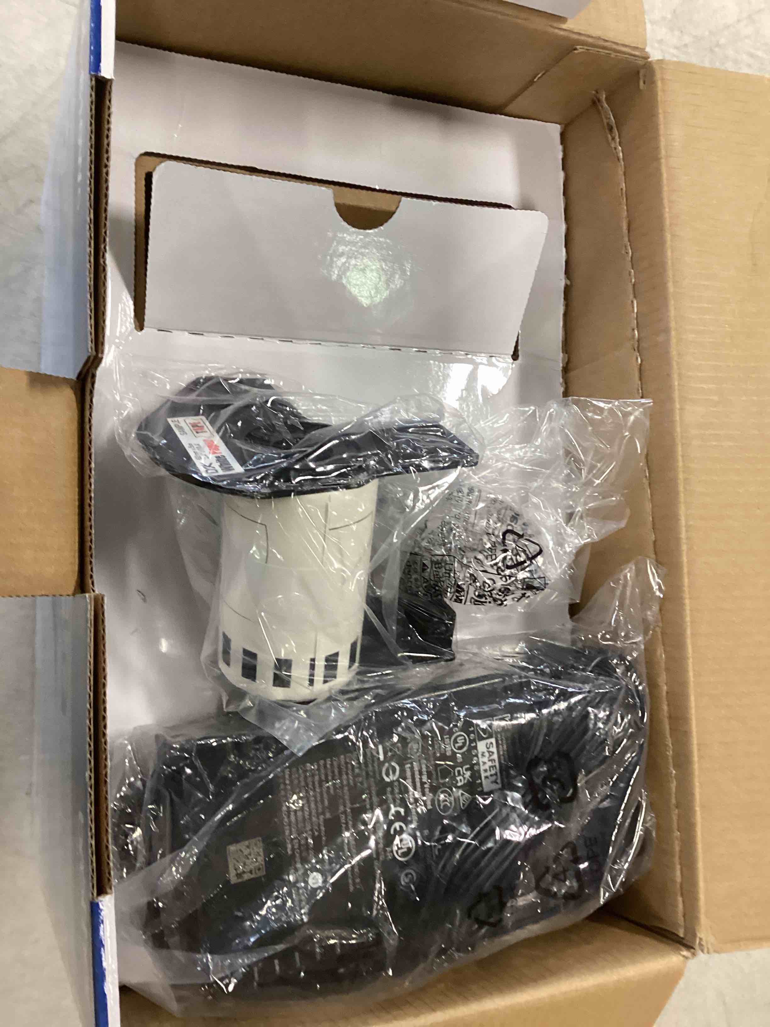 https://s3.amazonaws.com/lotting-images-prod/bidfta/RED5794708_1710775624023.jpeg