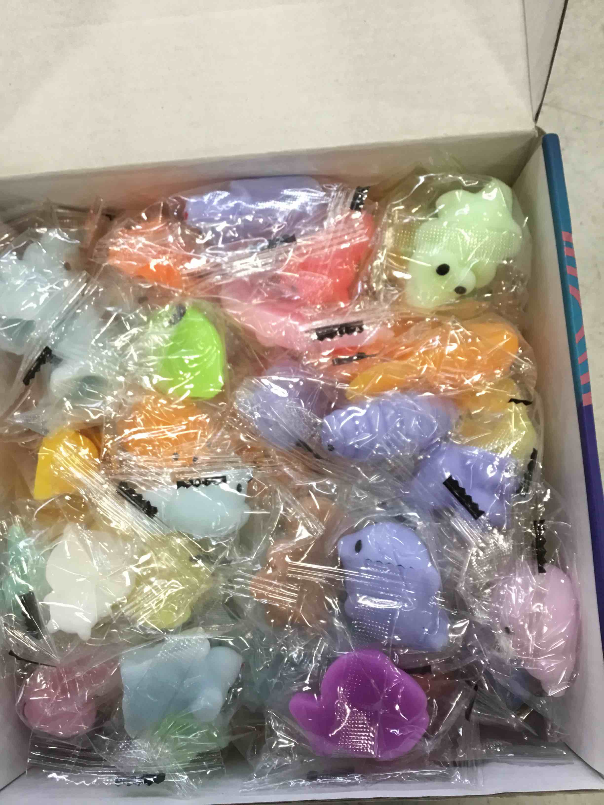 https://s3.amazonaws.com/lotting-images-prod/bidfta/RED5797531_1704384033257.jpeg