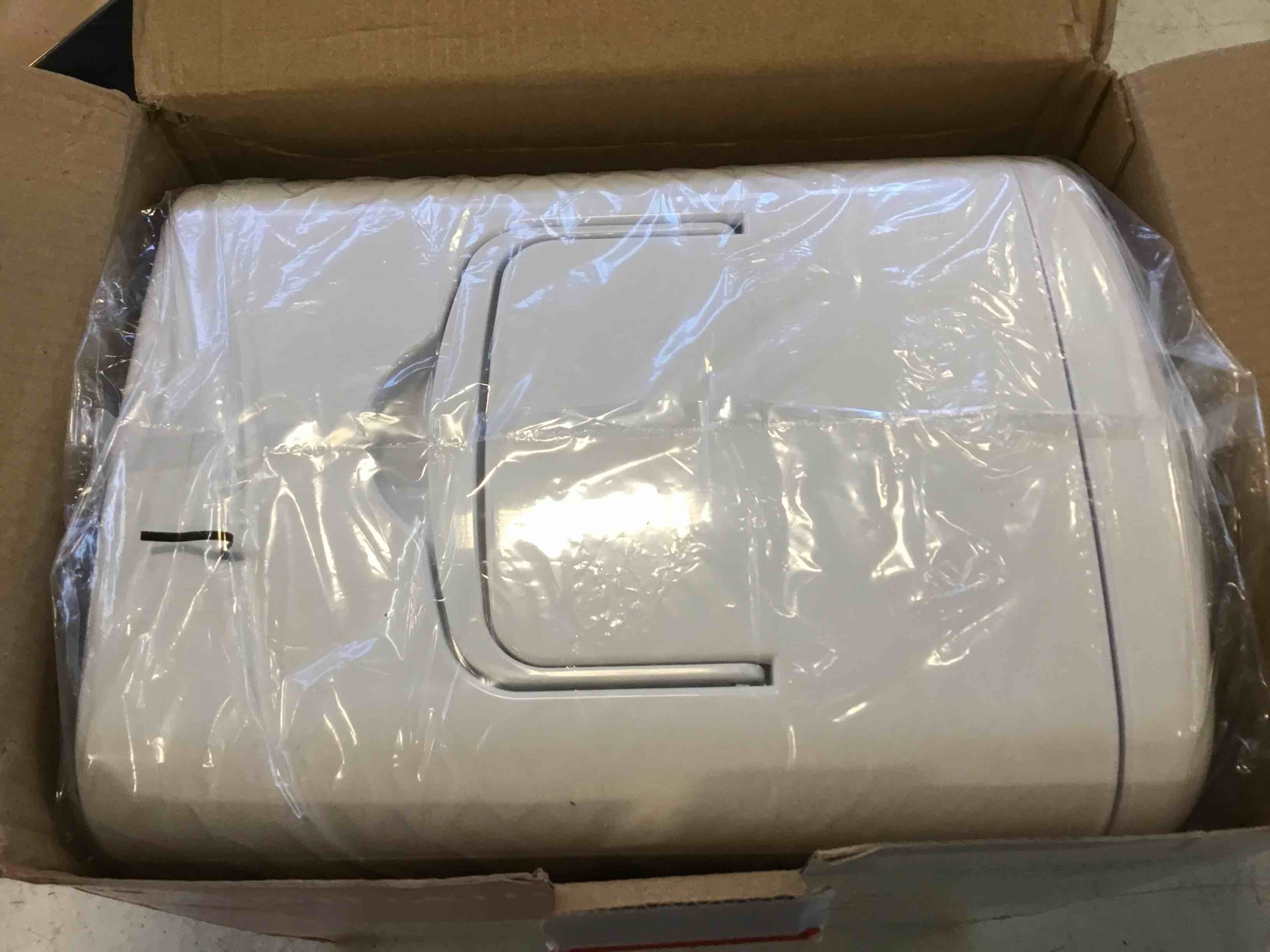 https://s3.amazonaws.com/lotting-images-prod/bidfta/RED5797547_1704389489907.jpeg