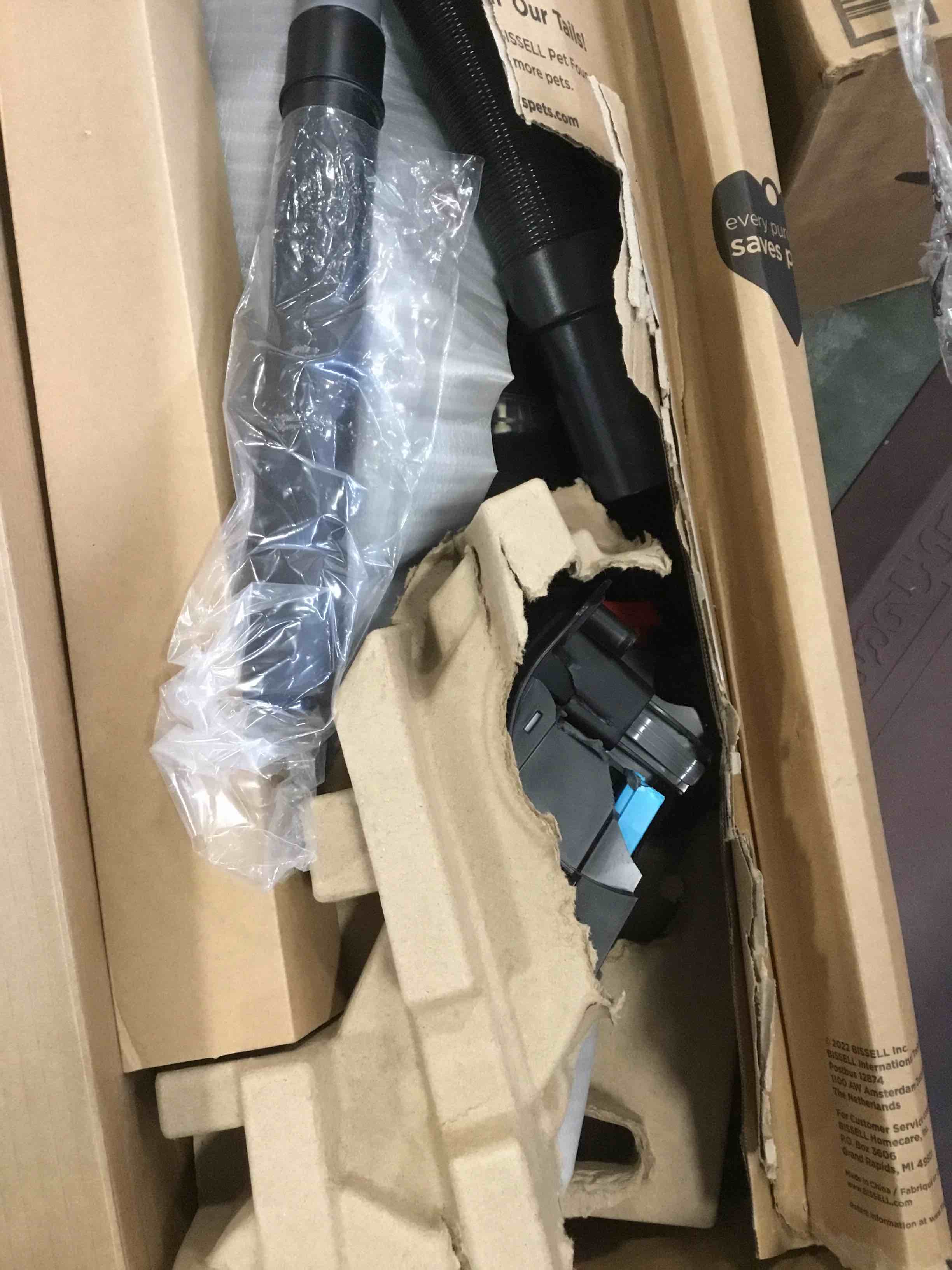 https://s3.amazonaws.com/lotting-images-prod/bidfta/RED5797833_1704476474410.jpeg