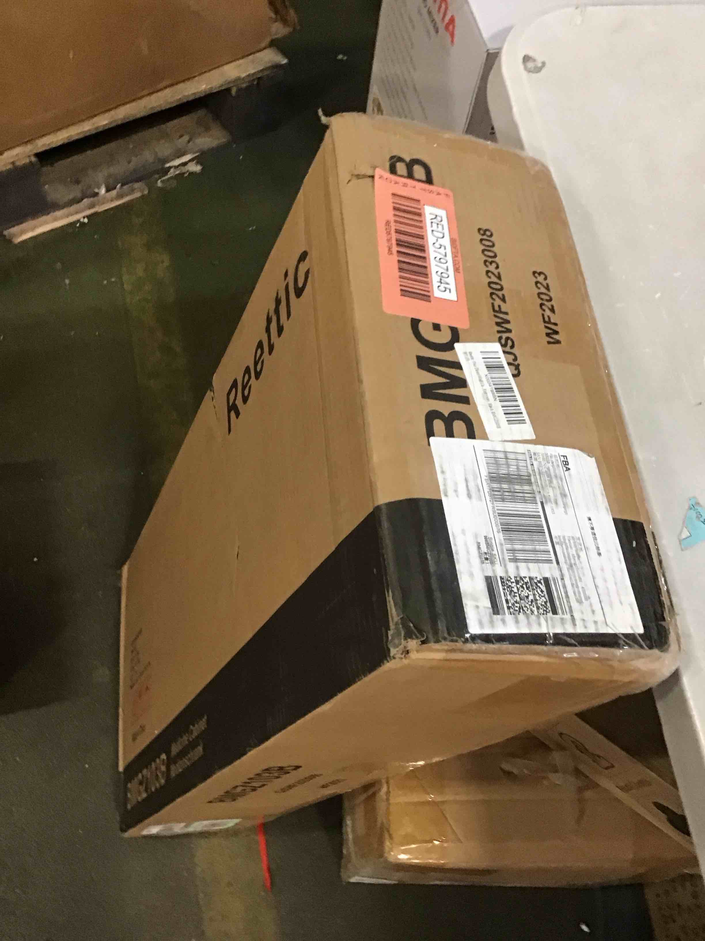 https://s3.amazonaws.com/lotting-images-prod/bidfta/RED5797945_1703860488128.jpeg