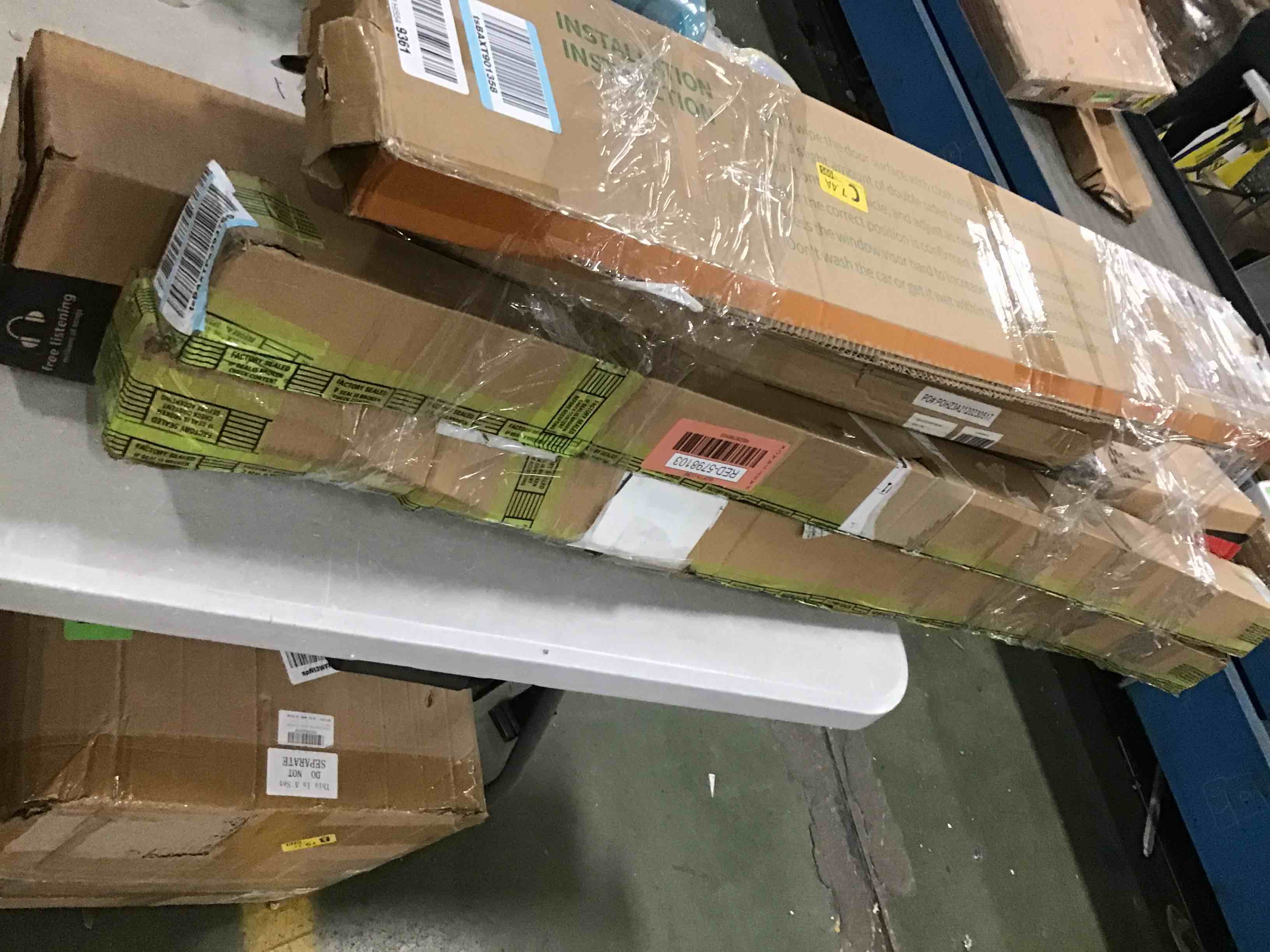 https://s3.amazonaws.com/lotting-images-prod/bidfta/RED5798103_1703884394593.jpeg