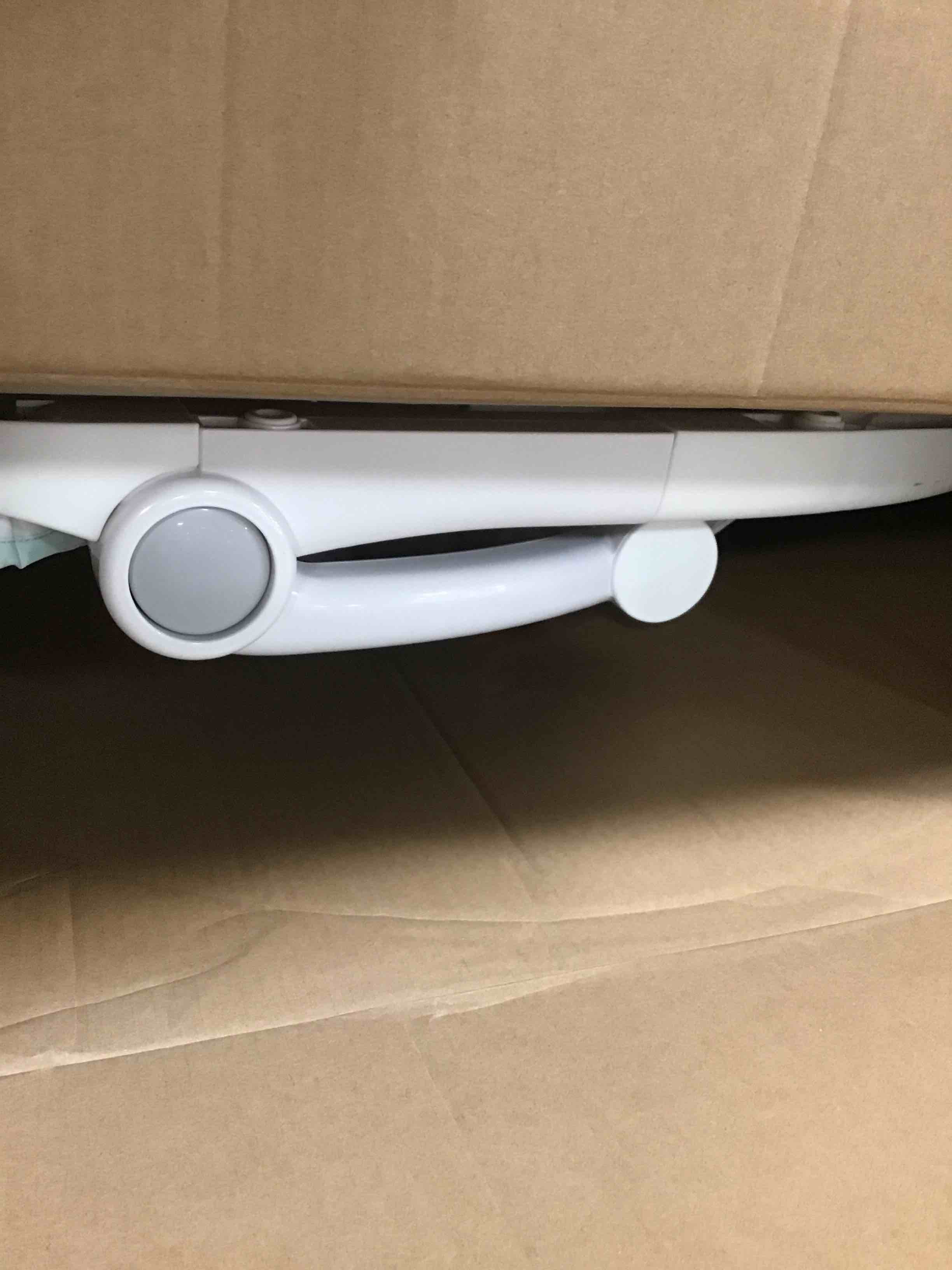 https://s3.amazonaws.com/lotting-images-prod/bidfta/RED5798187_1703952642529.jpeg