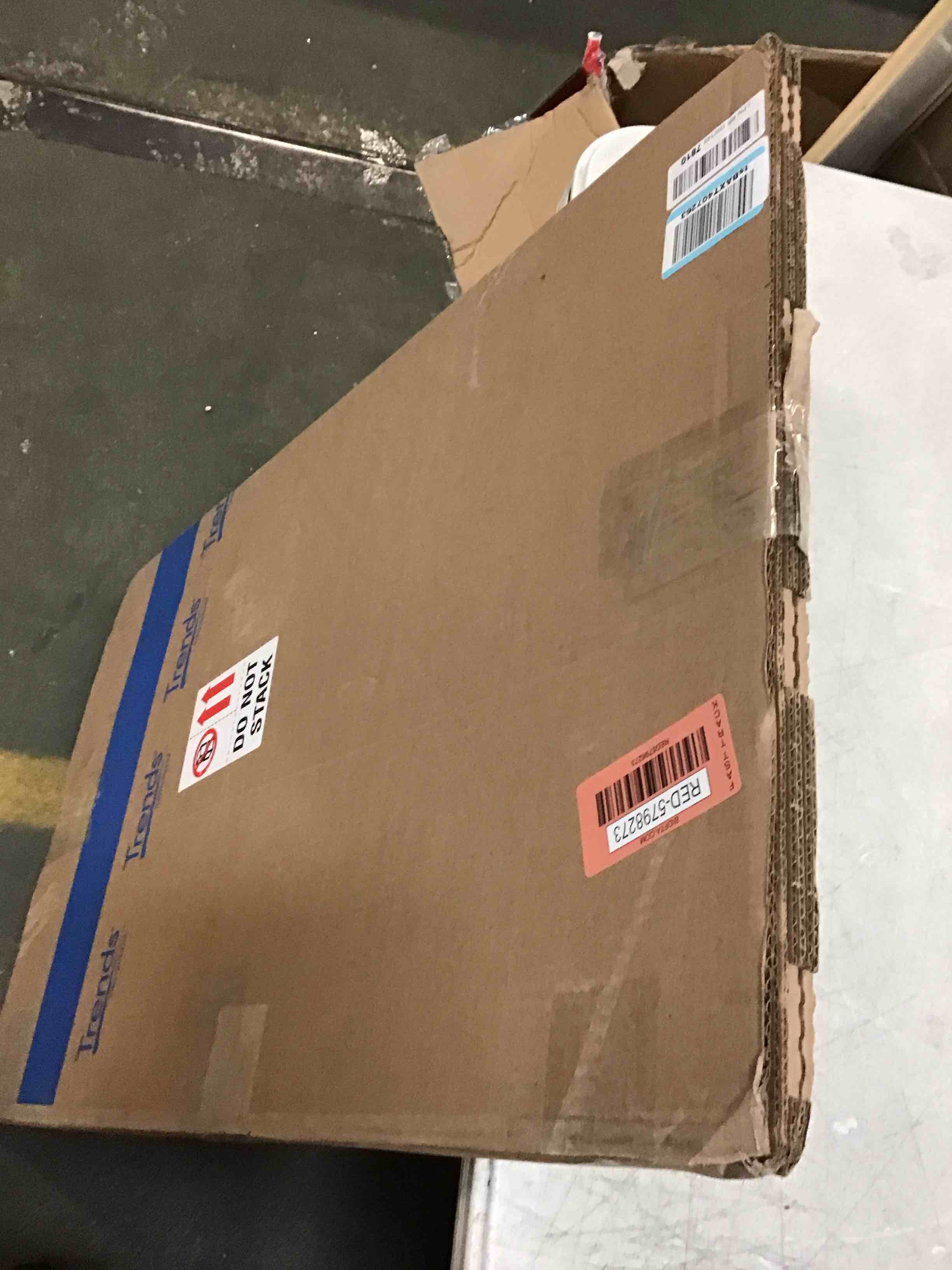 https://s3.amazonaws.com/lotting-images-prod/bidfta/RED5798273_1703961356438.jpeg