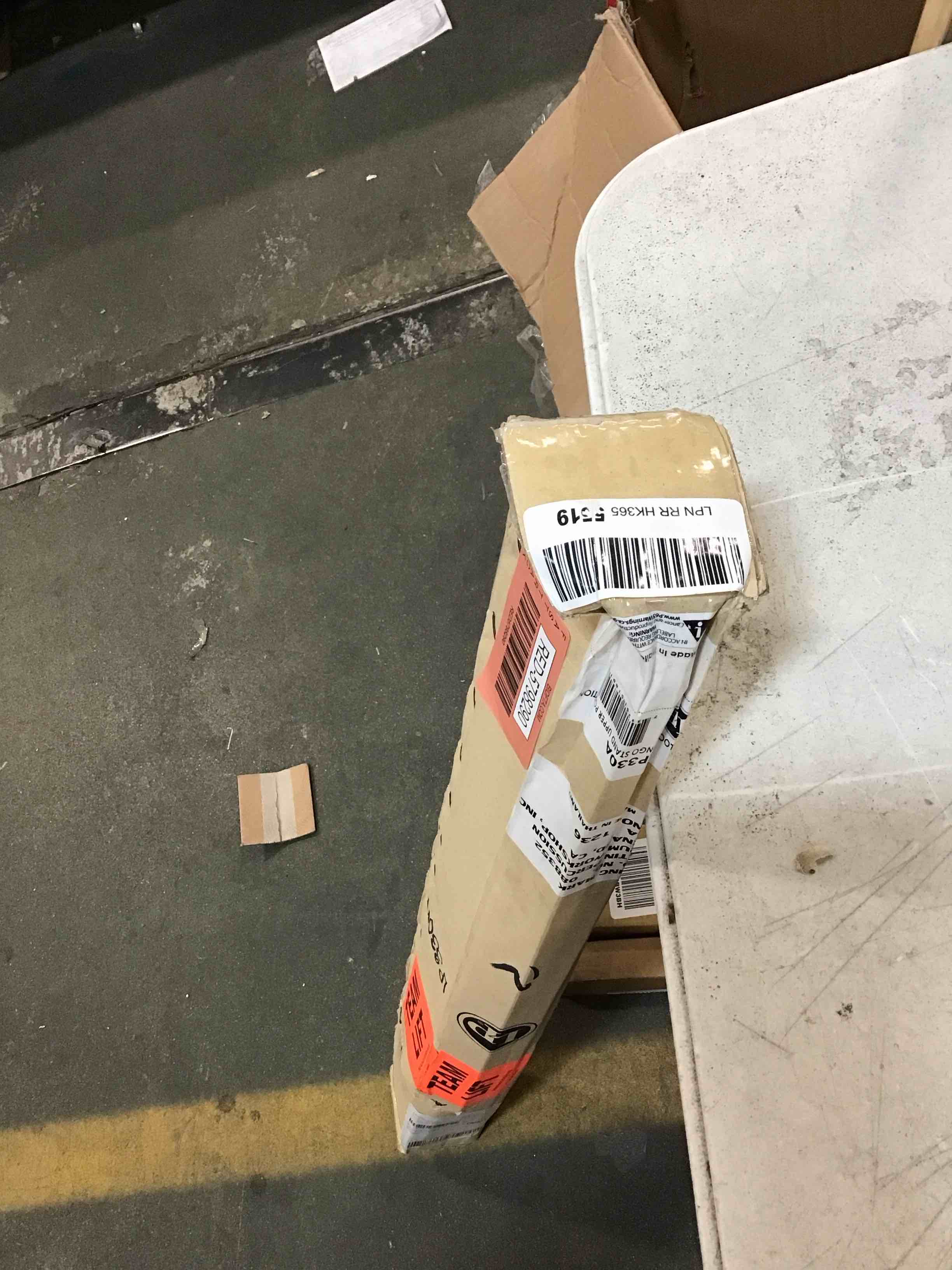 https://s3.amazonaws.com/lotting-images-prod/bidfta/RED5798290_1703968632452.jpeg