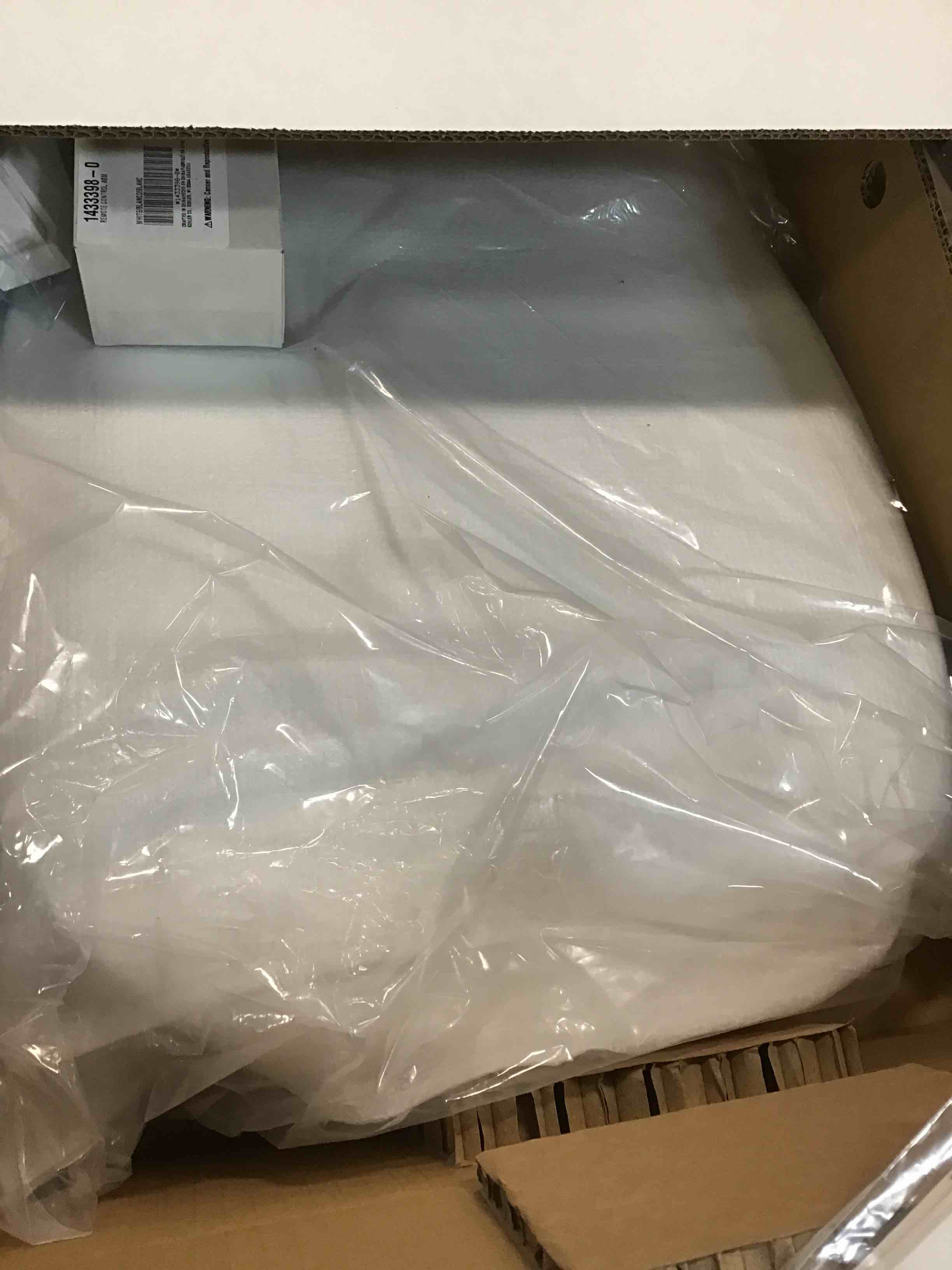 https://s3.amazonaws.com/lotting-images-prod/bidfta/RED5798510_1704286227617.jpeg