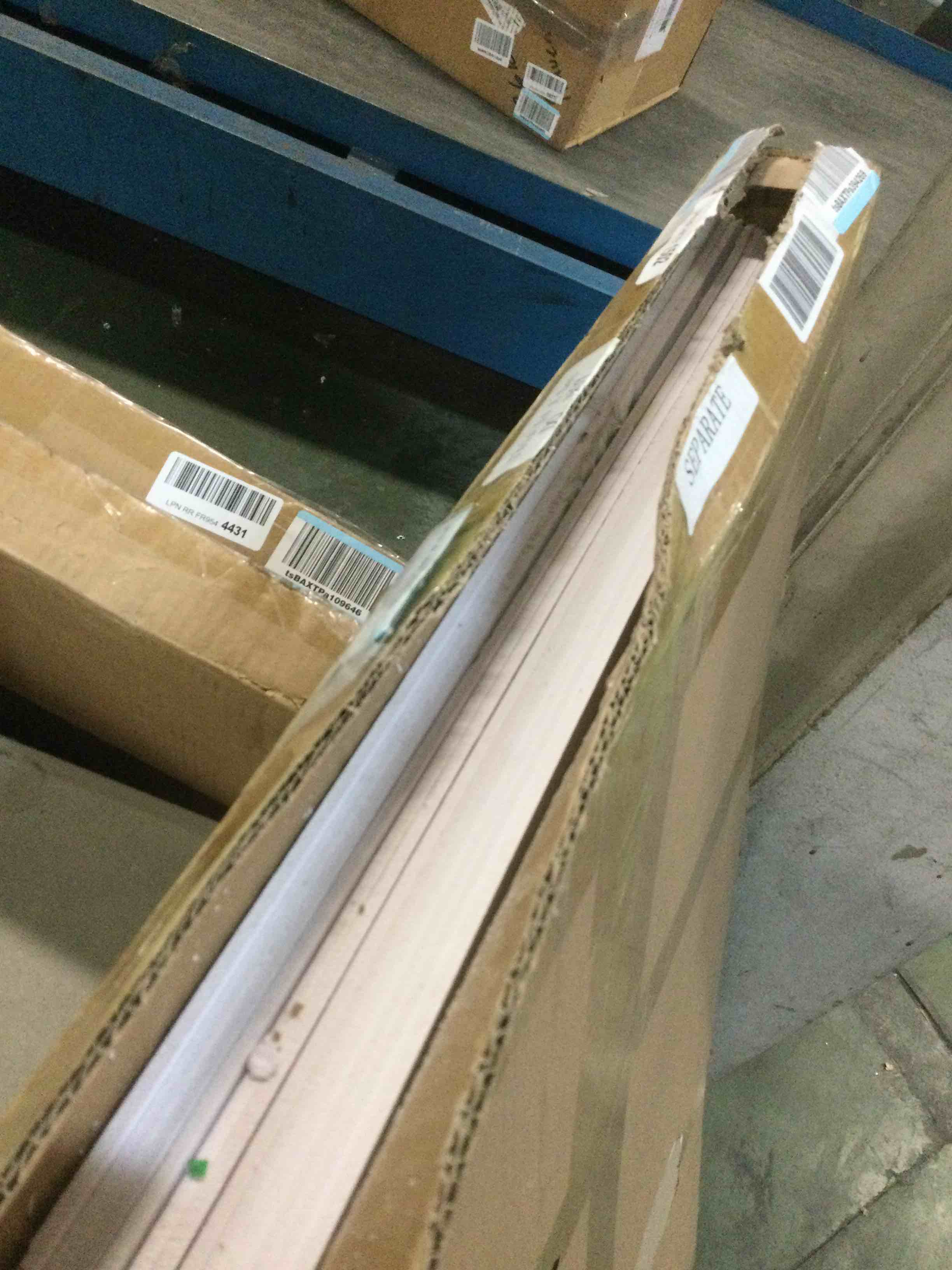 https://s3.amazonaws.com/lotting-images-prod/bidfta/RED5798763_1704374271202.jpeg