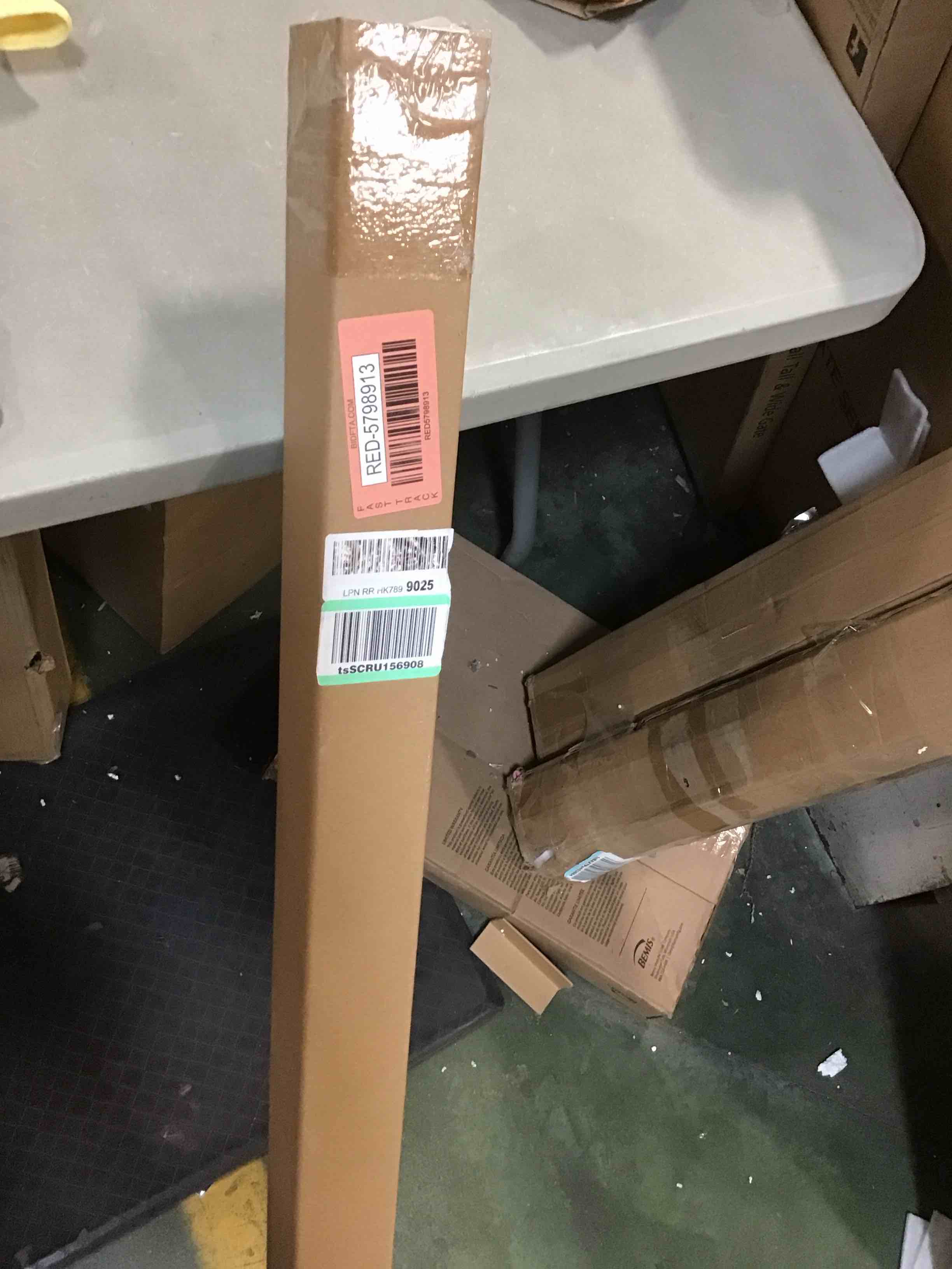https://s3.amazonaws.com/lotting-images-prod/bidfta/RED5798913_1704397041738.jpeg