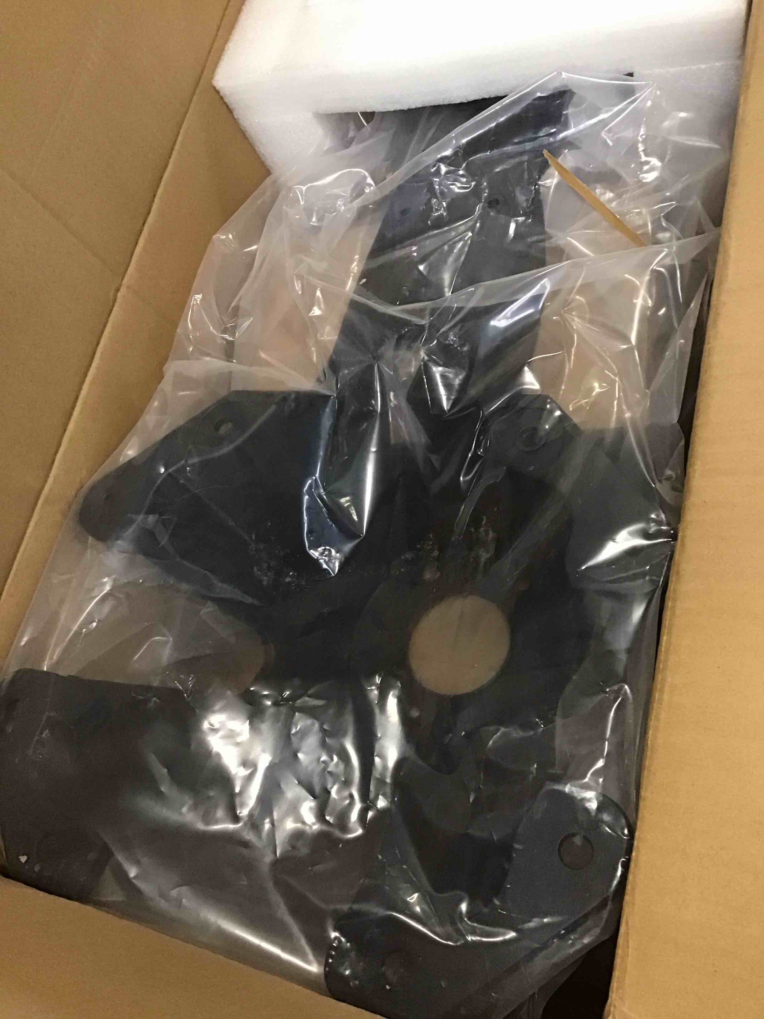 https://s3.amazonaws.com/lotting-images-prod/bidfta/RED5799021_1704466317600.jpeg