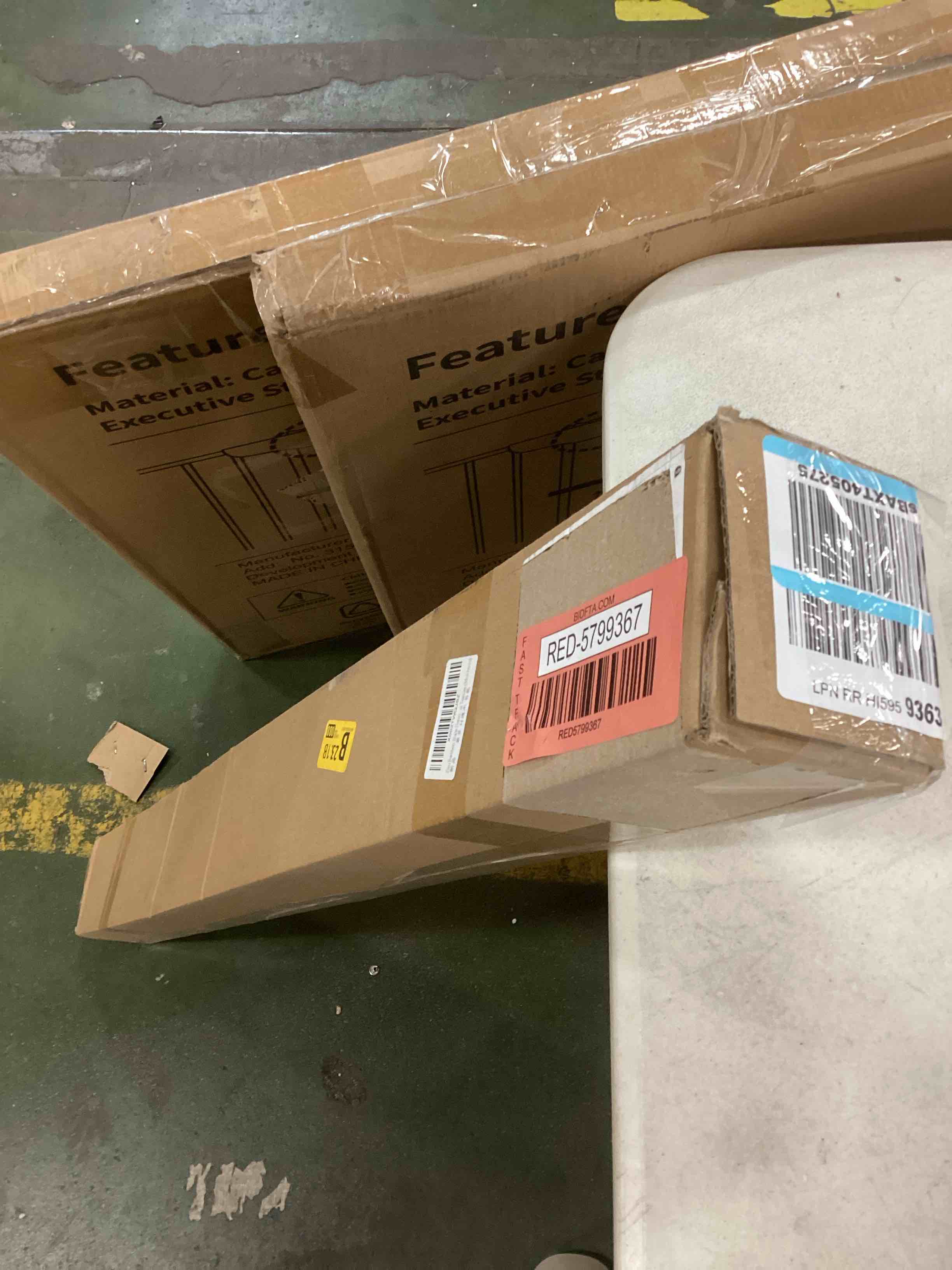 https://s3.amazonaws.com/lotting-images-prod/bidfta/RED5799367_1704748097043.jpeg