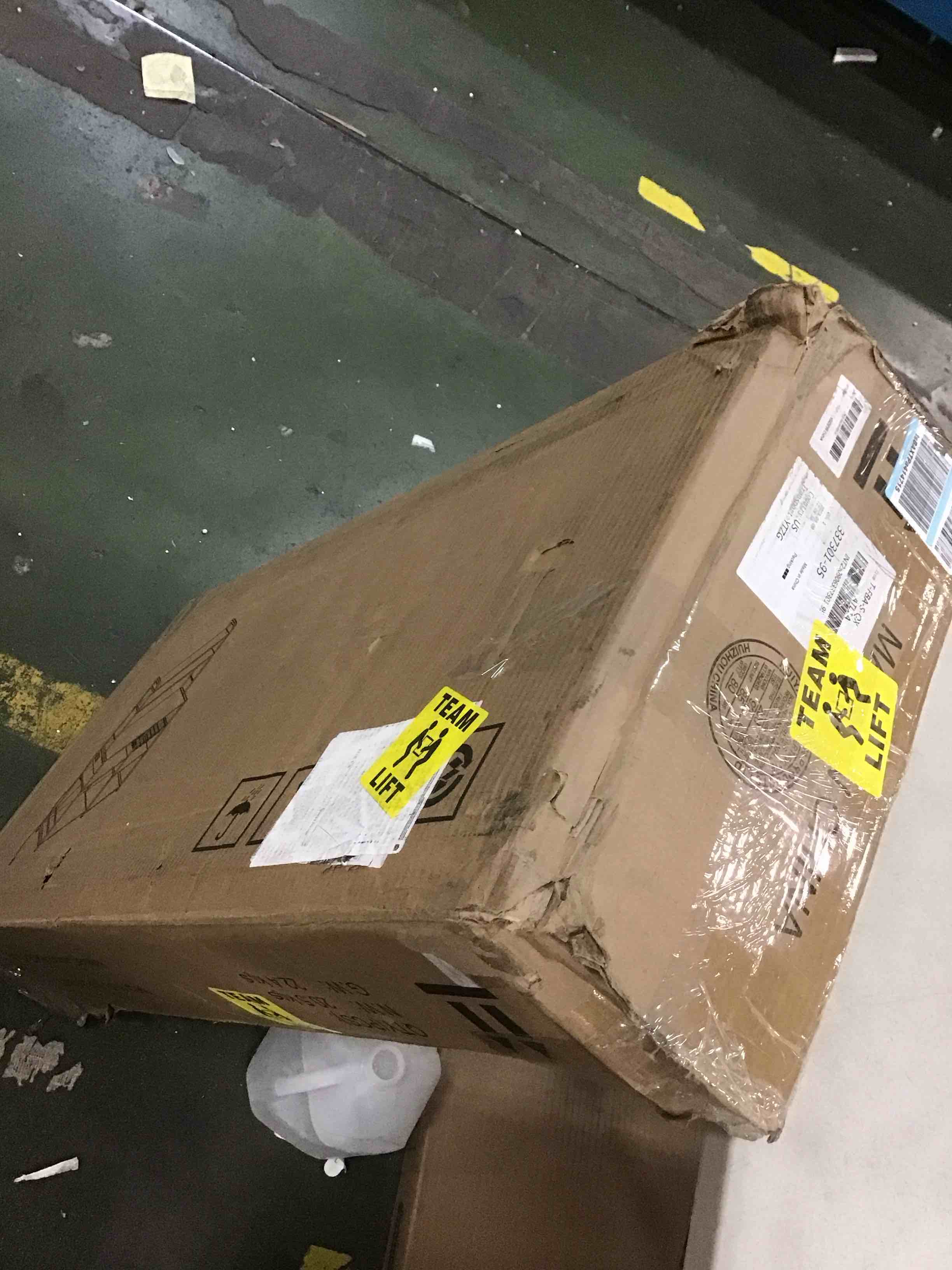 https://s3.amazonaws.com/lotting-images-prod/bidfta/RED5799390_1704805142586.jpeg