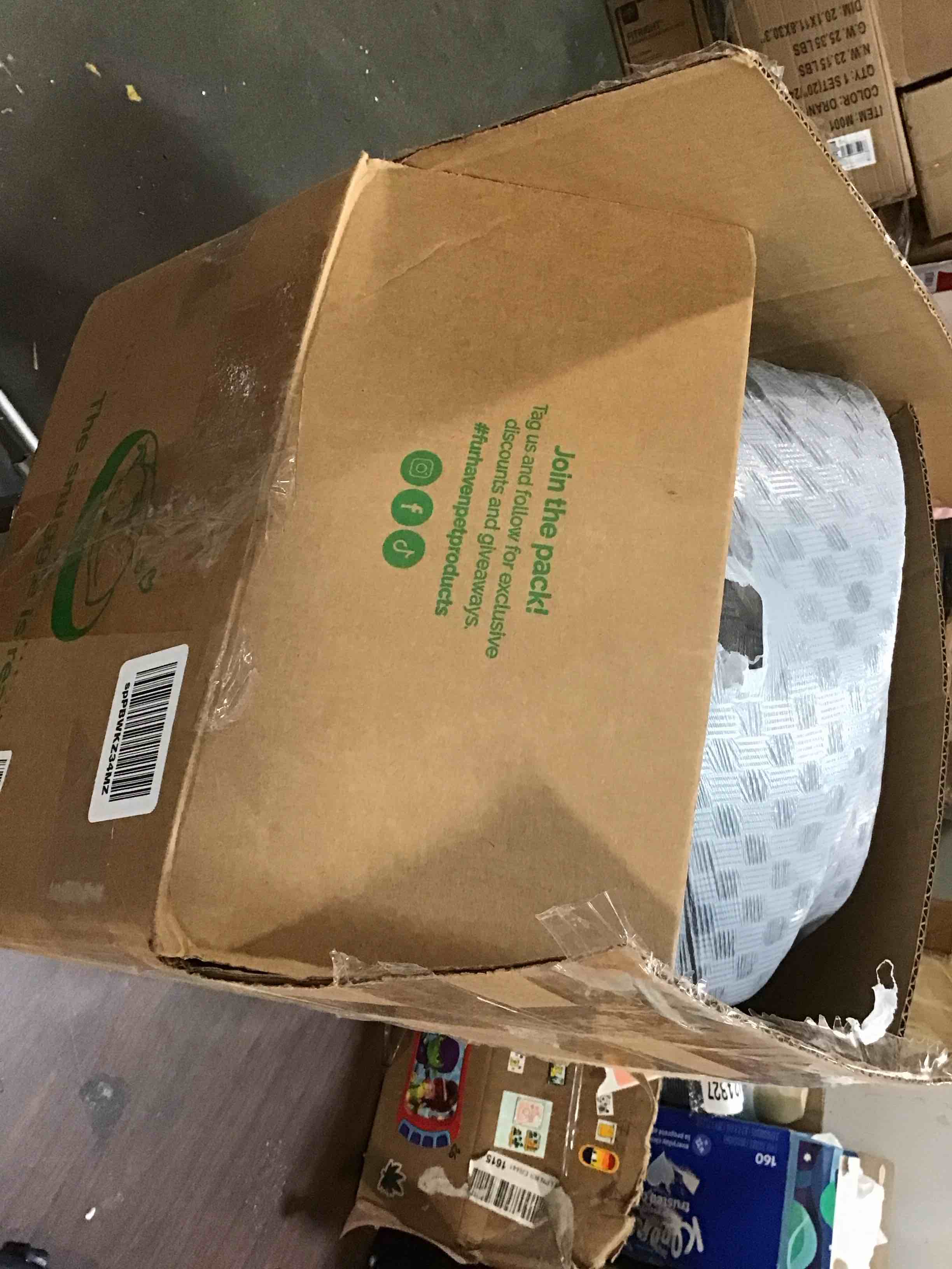 https://s3.amazonaws.com/lotting-images-prod/bidfta/RED5799677_1703951304294.jpeg