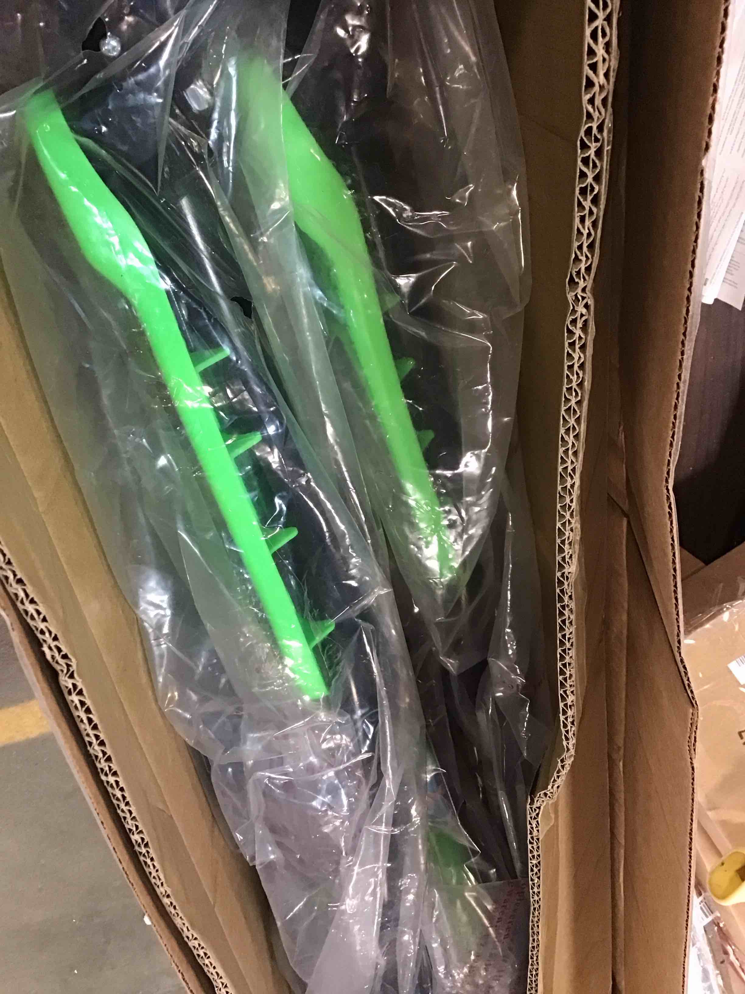 https://s3.amazonaws.com/lotting-images-prod/bidfta/RED5799932_1704213166598.jpeg