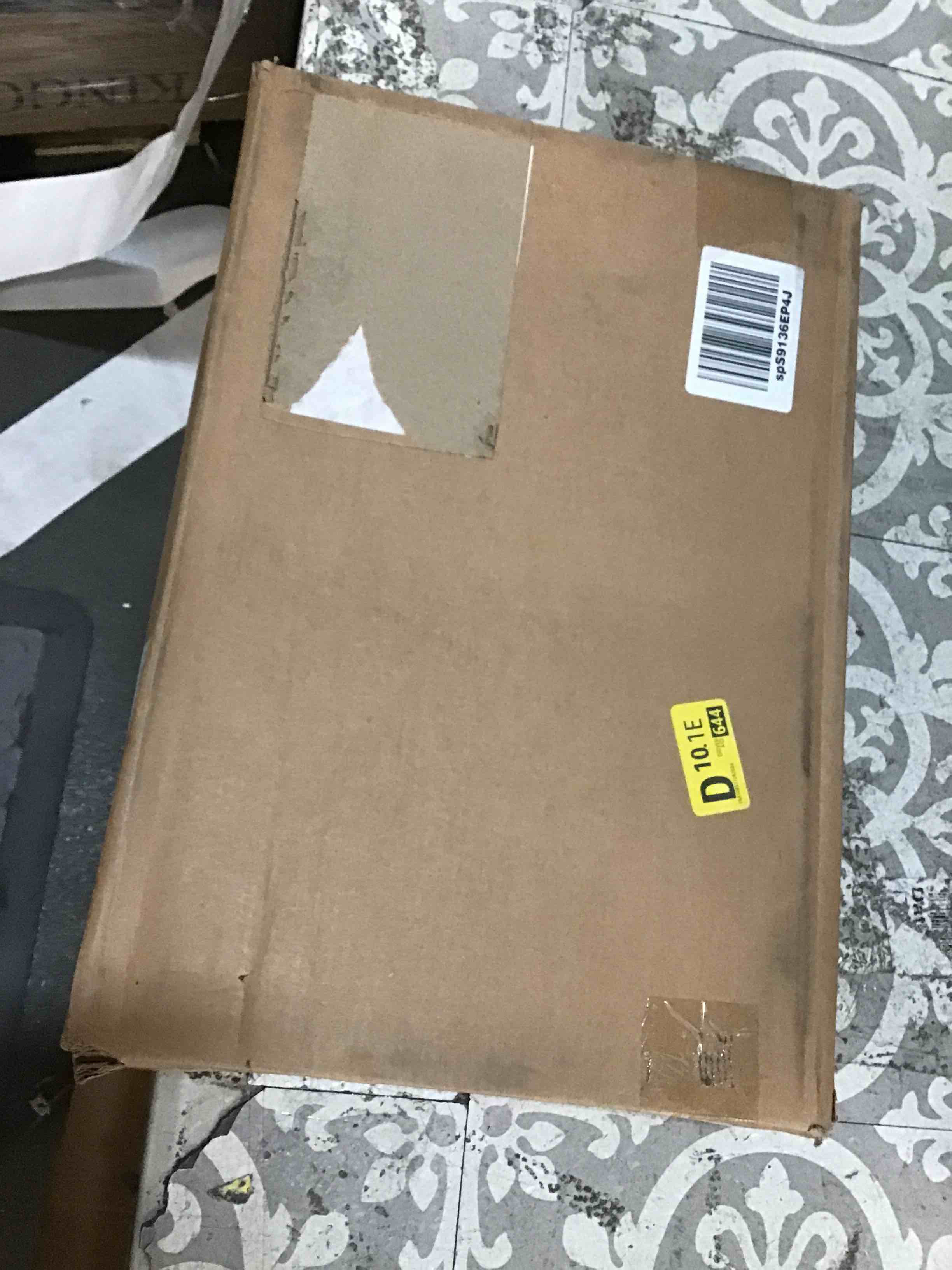 https://s3.amazonaws.com/lotting-images-prod/bidfta/RED5800382_1704395460569.jpeg