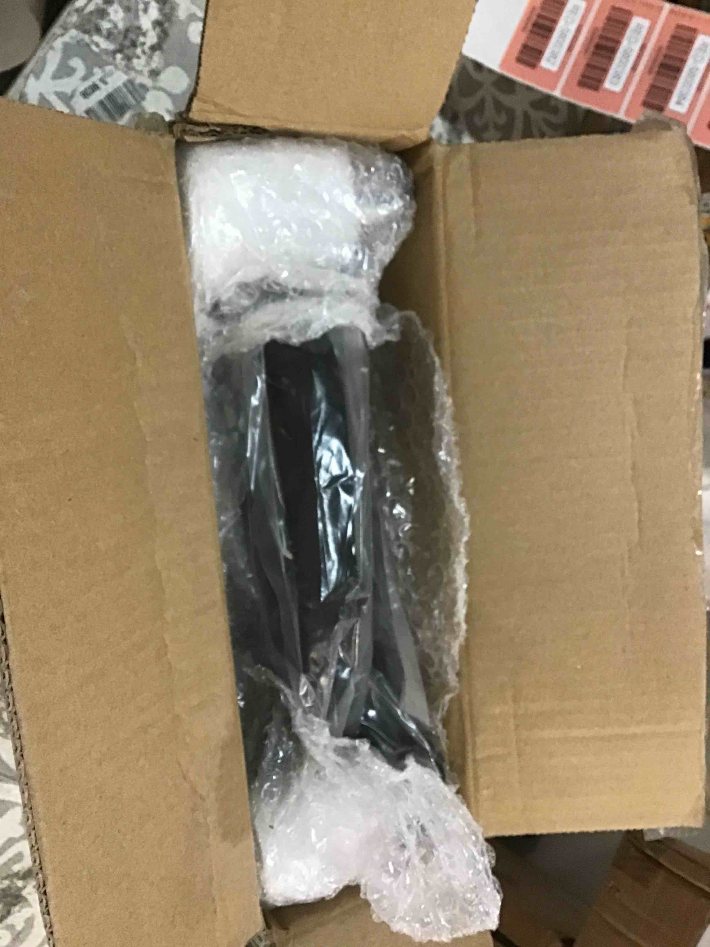 https://s3.amazonaws.com/lotting-images-prod/bidfta/RED5800382_1704395477536.jpeg
