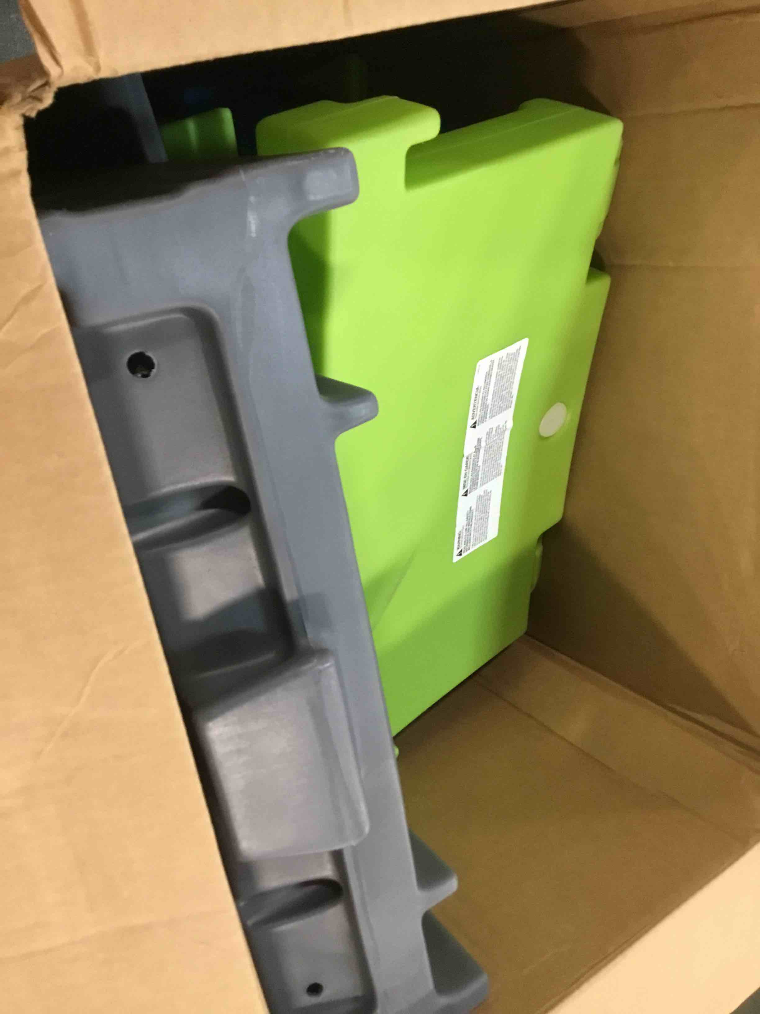 https://s3.amazonaws.com/lotting-images-prod/bidfta/RED5800796_1704747136492.jpeg