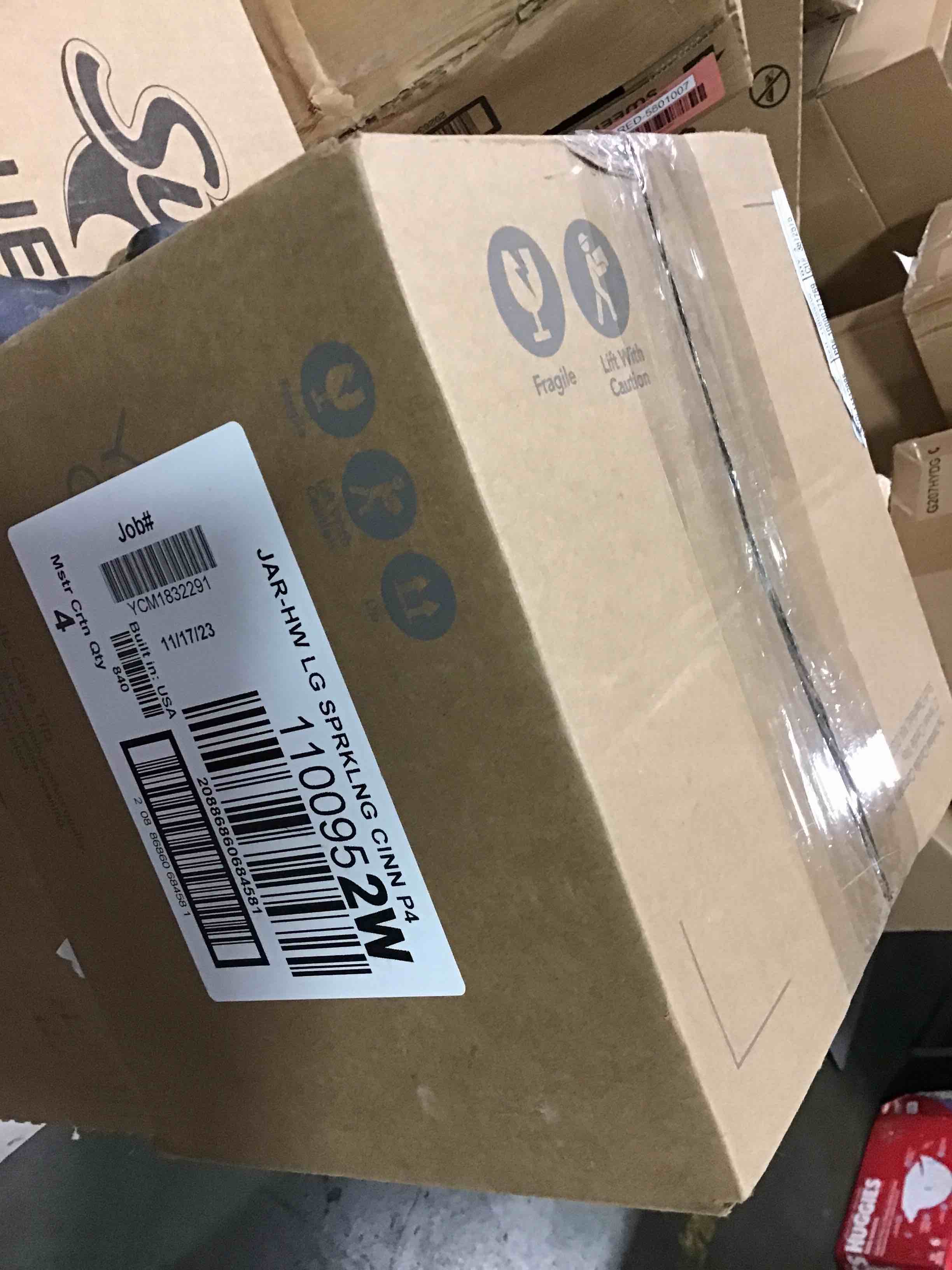 https://s3.amazonaws.com/lotting-images-prod/bidfta/RED5801035_1703679641323.jpeg