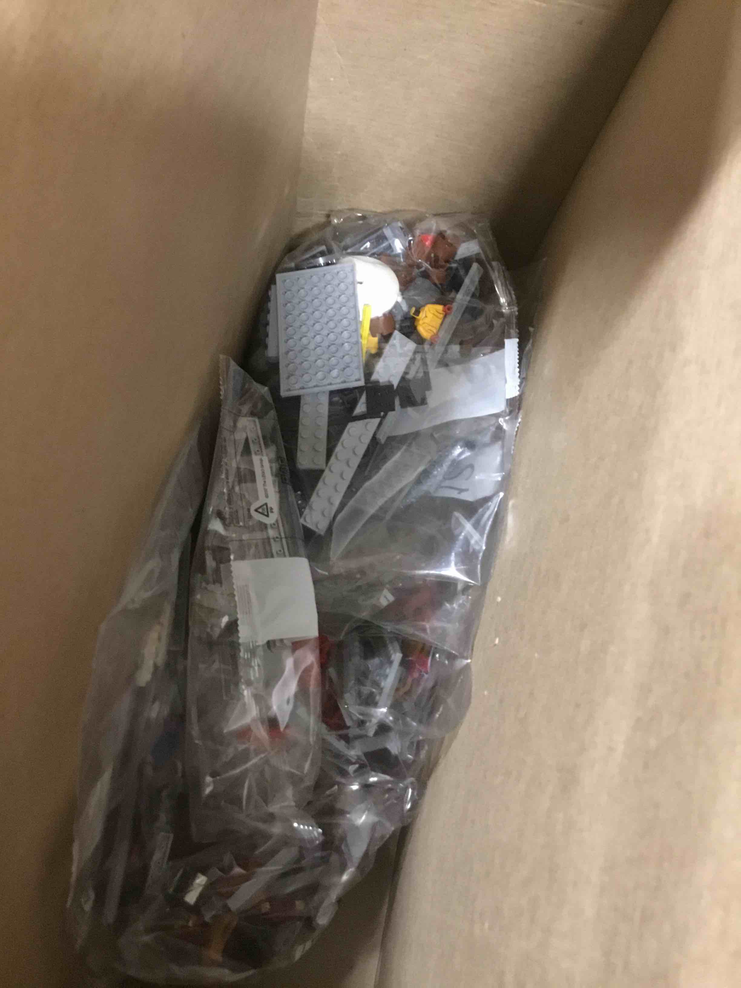 https://s3.amazonaws.com/lotting-images-prod/bidfta/RED5802823_1703792976673.jpeg