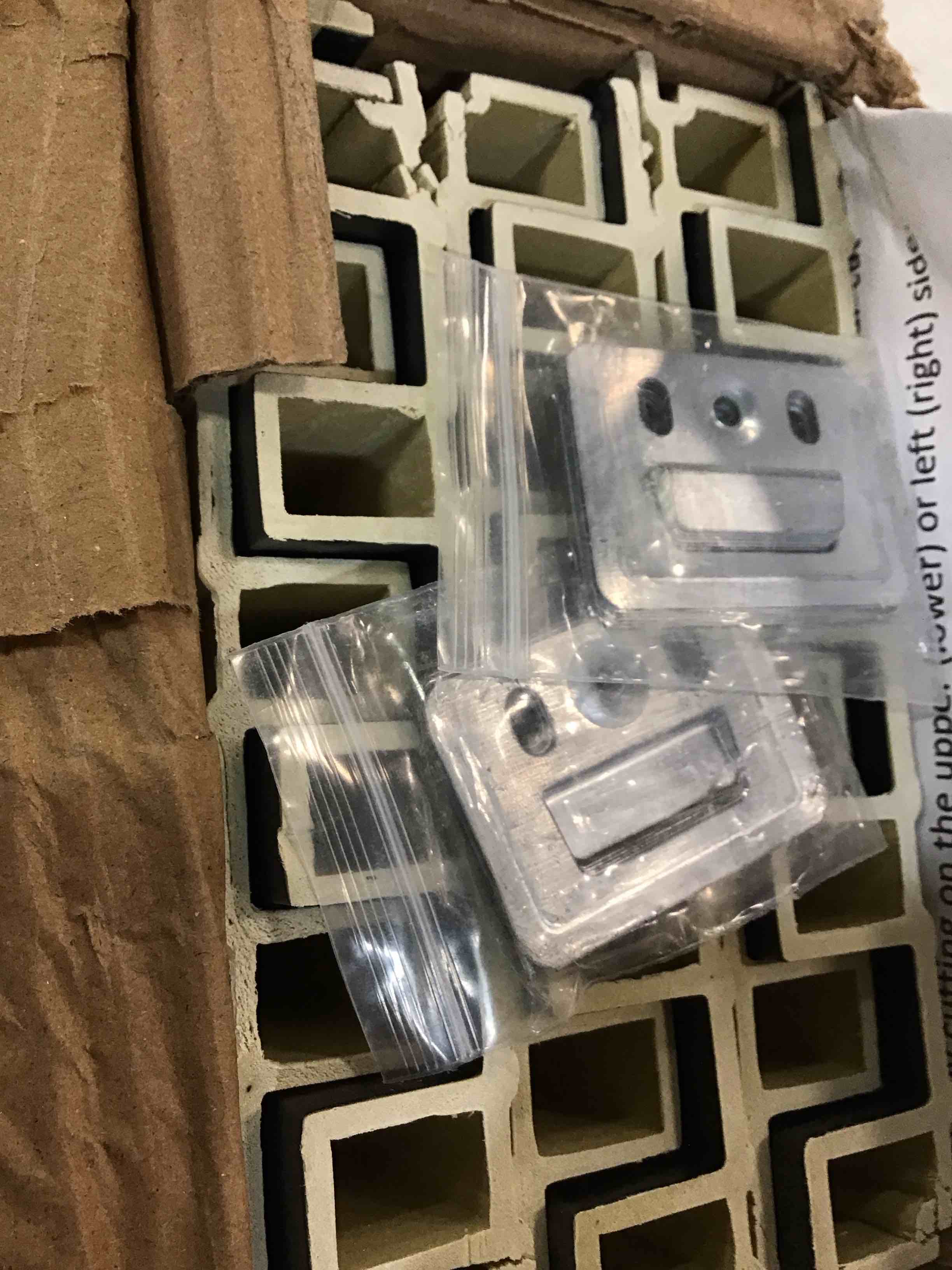 https://s3.amazonaws.com/lotting-images-prod/bidfta/RED5803301_1704224878400.jpeg