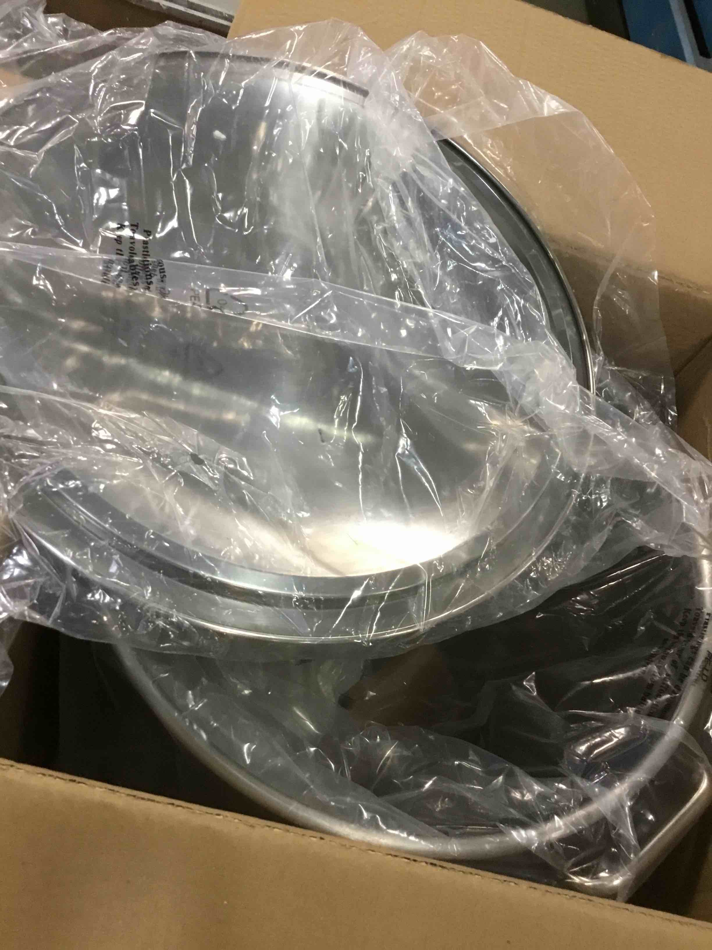 https://s3.amazonaws.com/lotting-images-prod/bidfta/RED5803552_1704314009109.jpeg