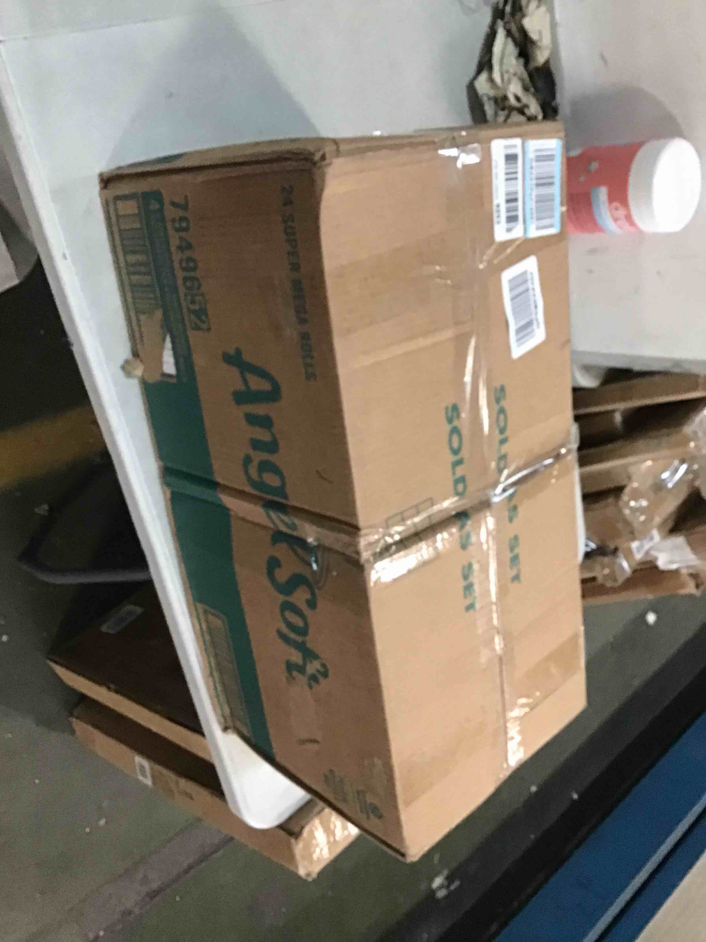https://s3.amazonaws.com/lotting-images-prod/bidfta/RED5806120_1705420507802.jpeg